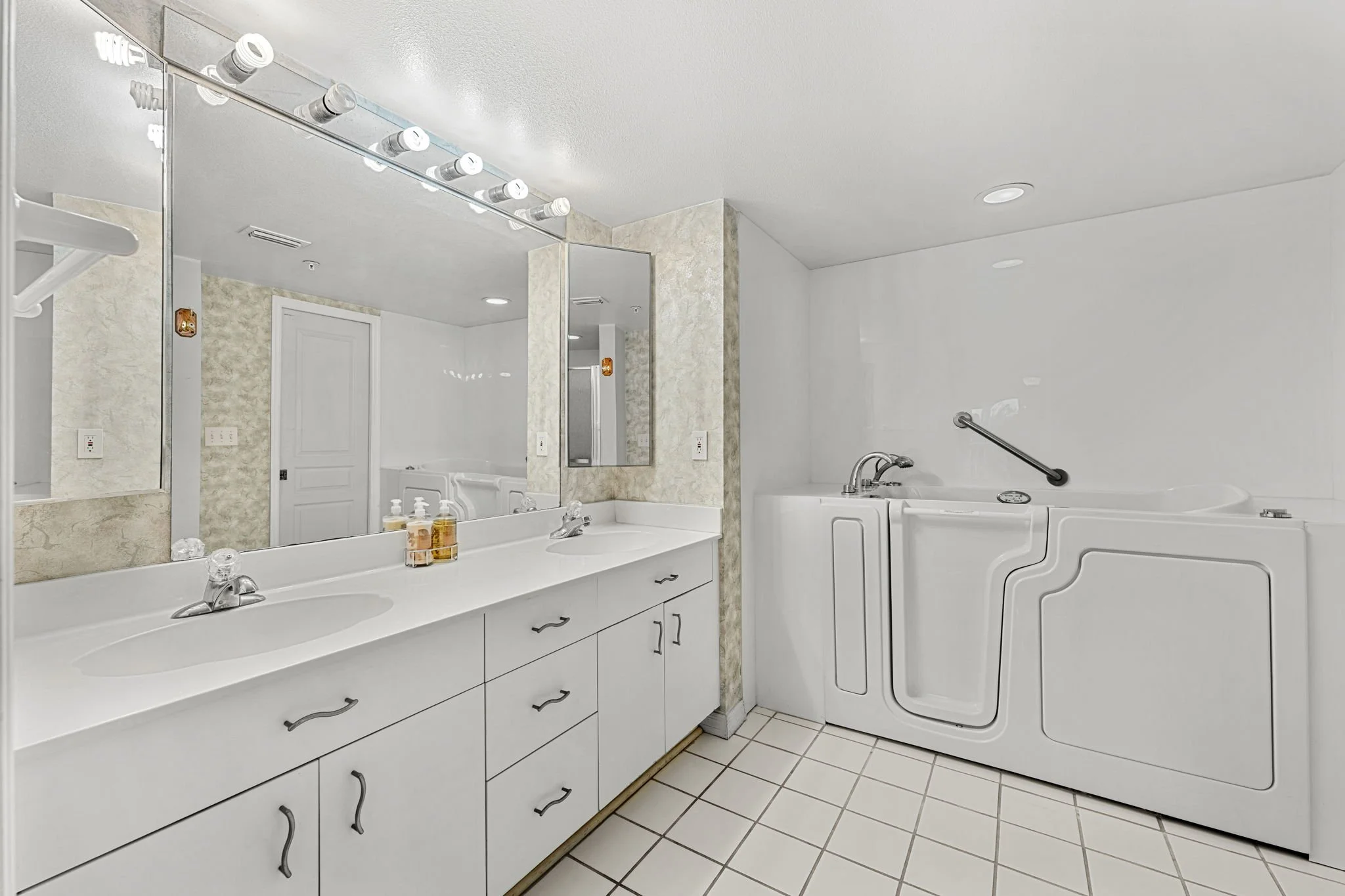 primary bath 2.jpg