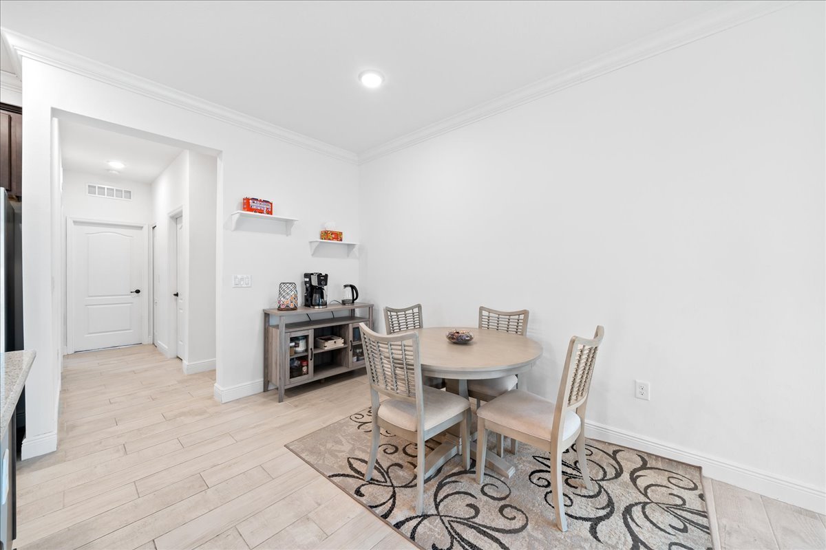 breakfast nook.jpg