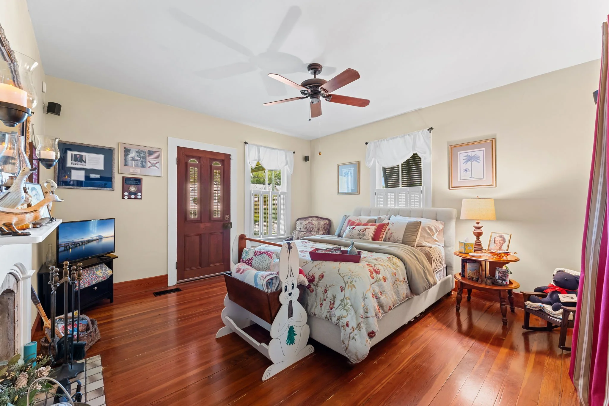 downstairs bedroom 2.jpg