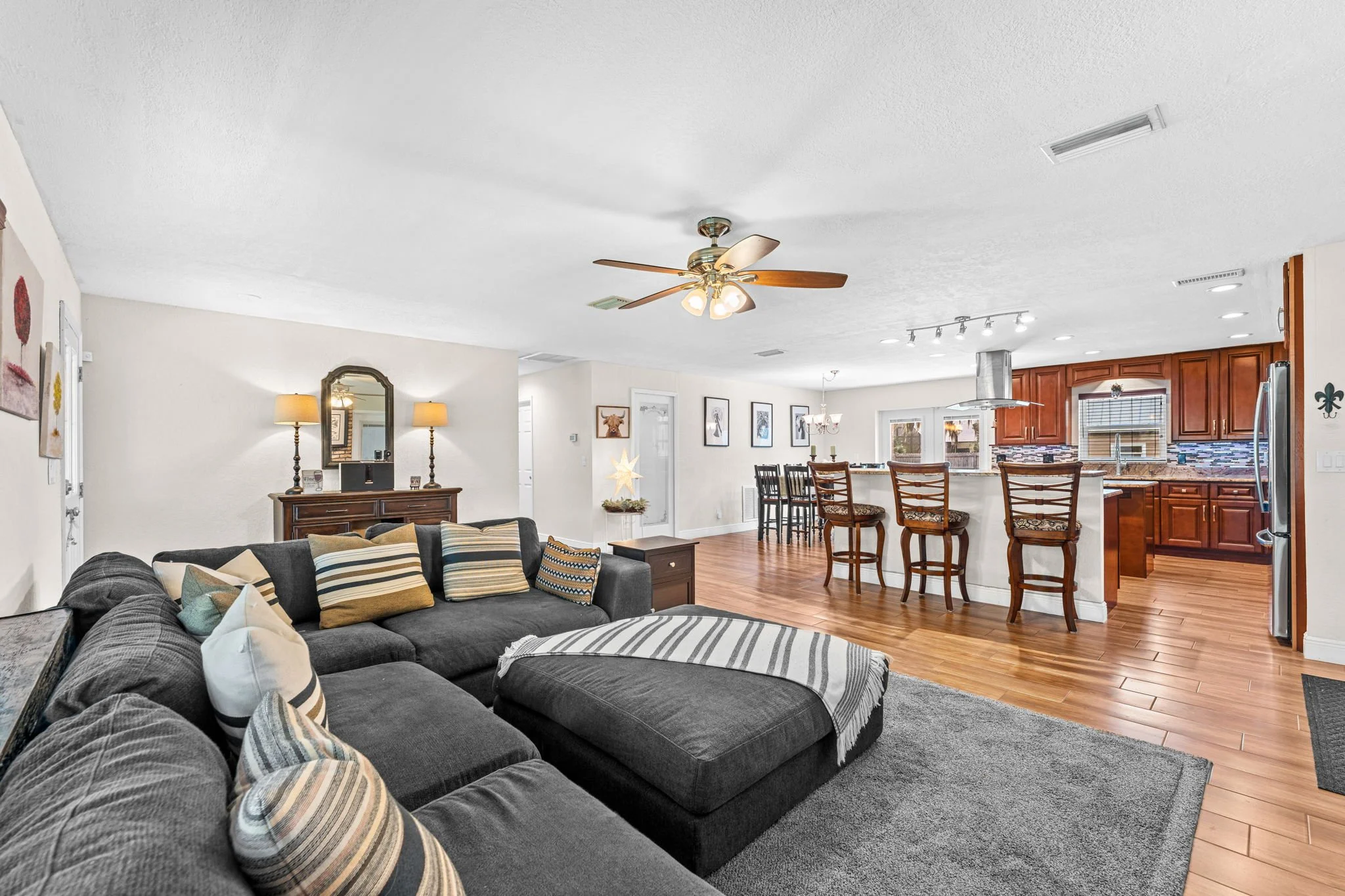 family room 3.jpg