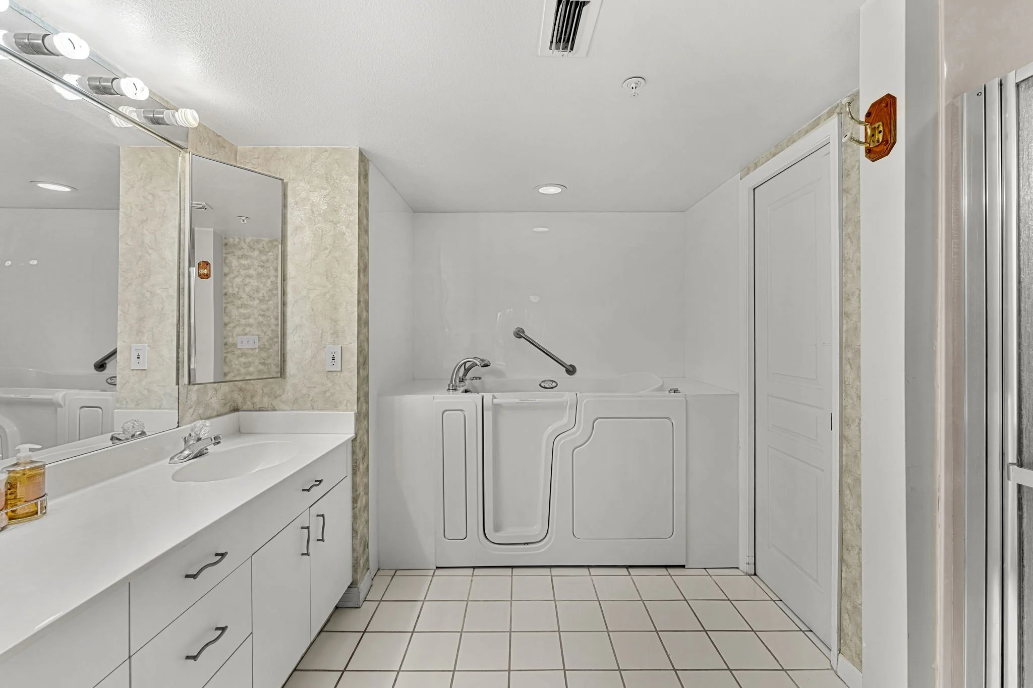 primary bath 1.jpg