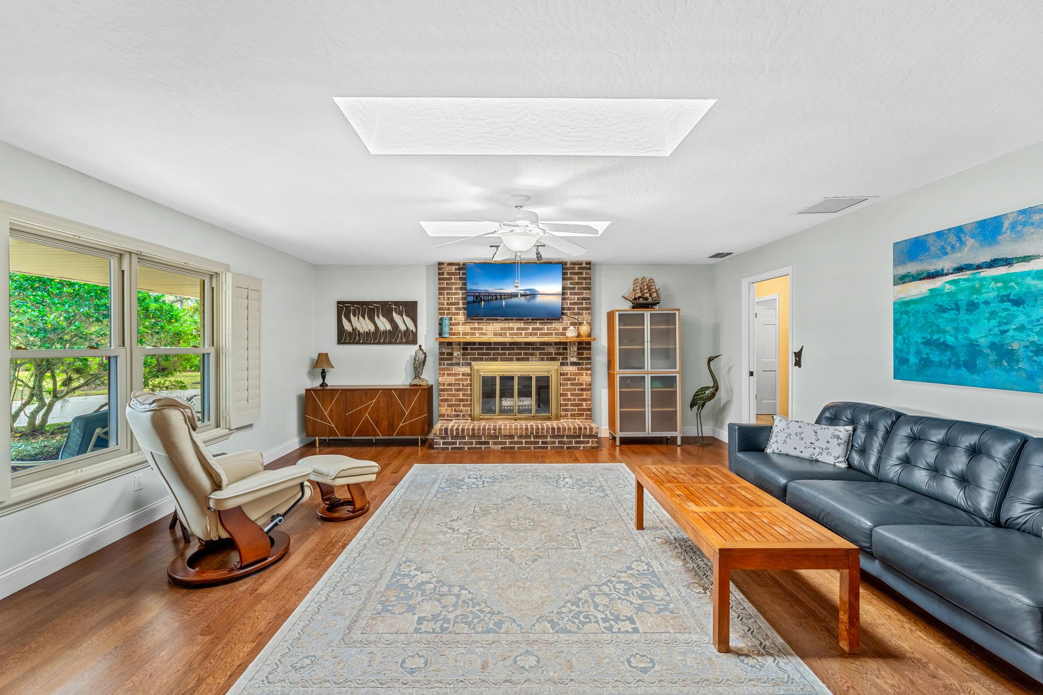 Living Room 2.jpg
