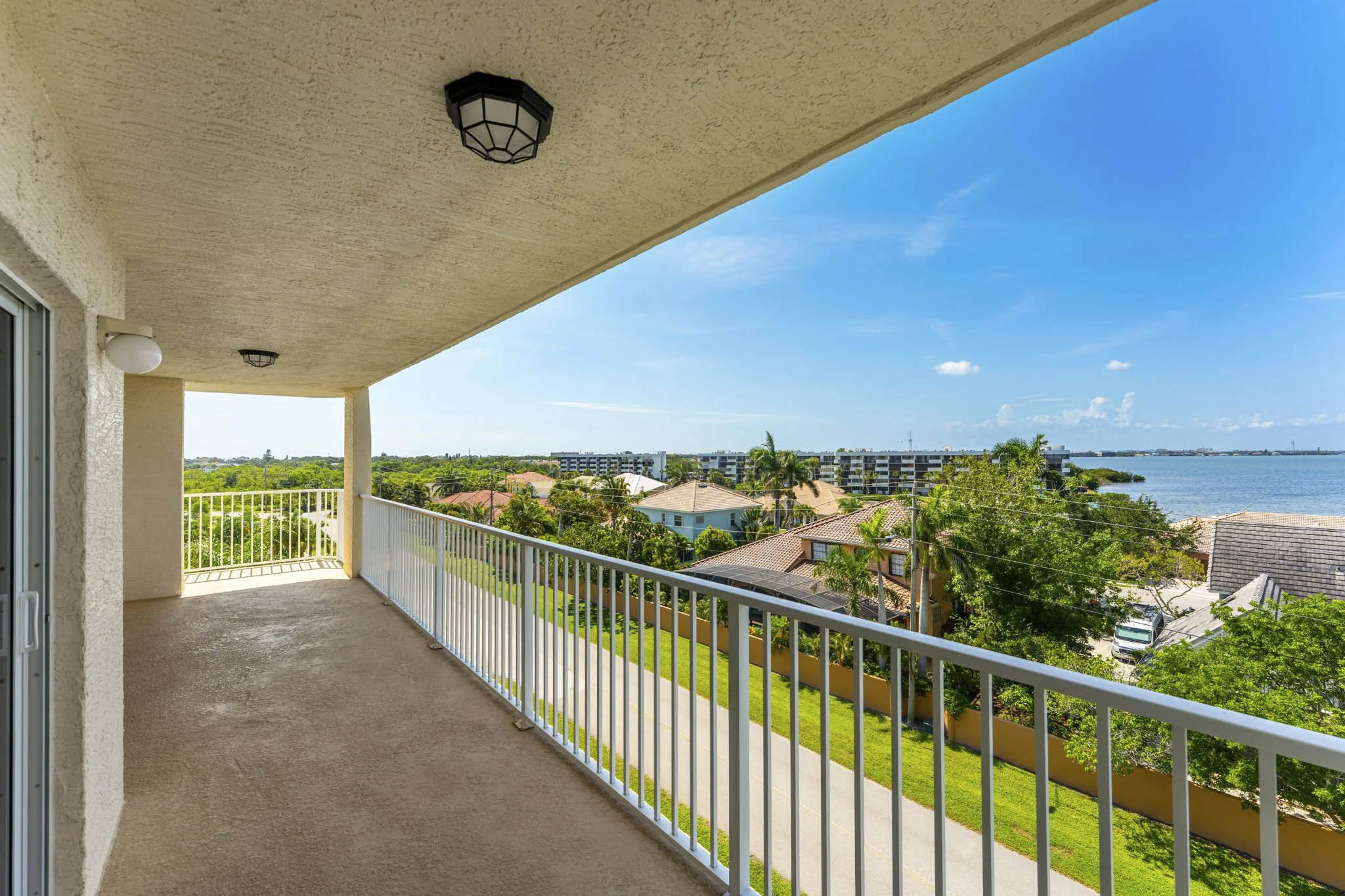 balcony 1.jpg