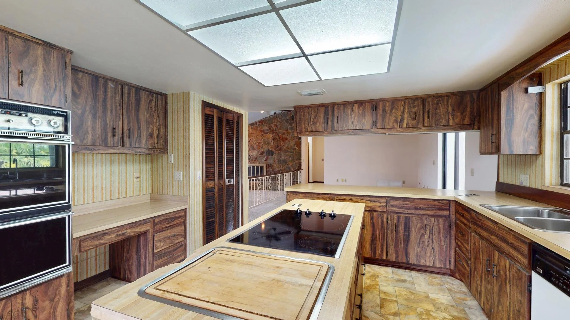 kitchen 2.jpg
