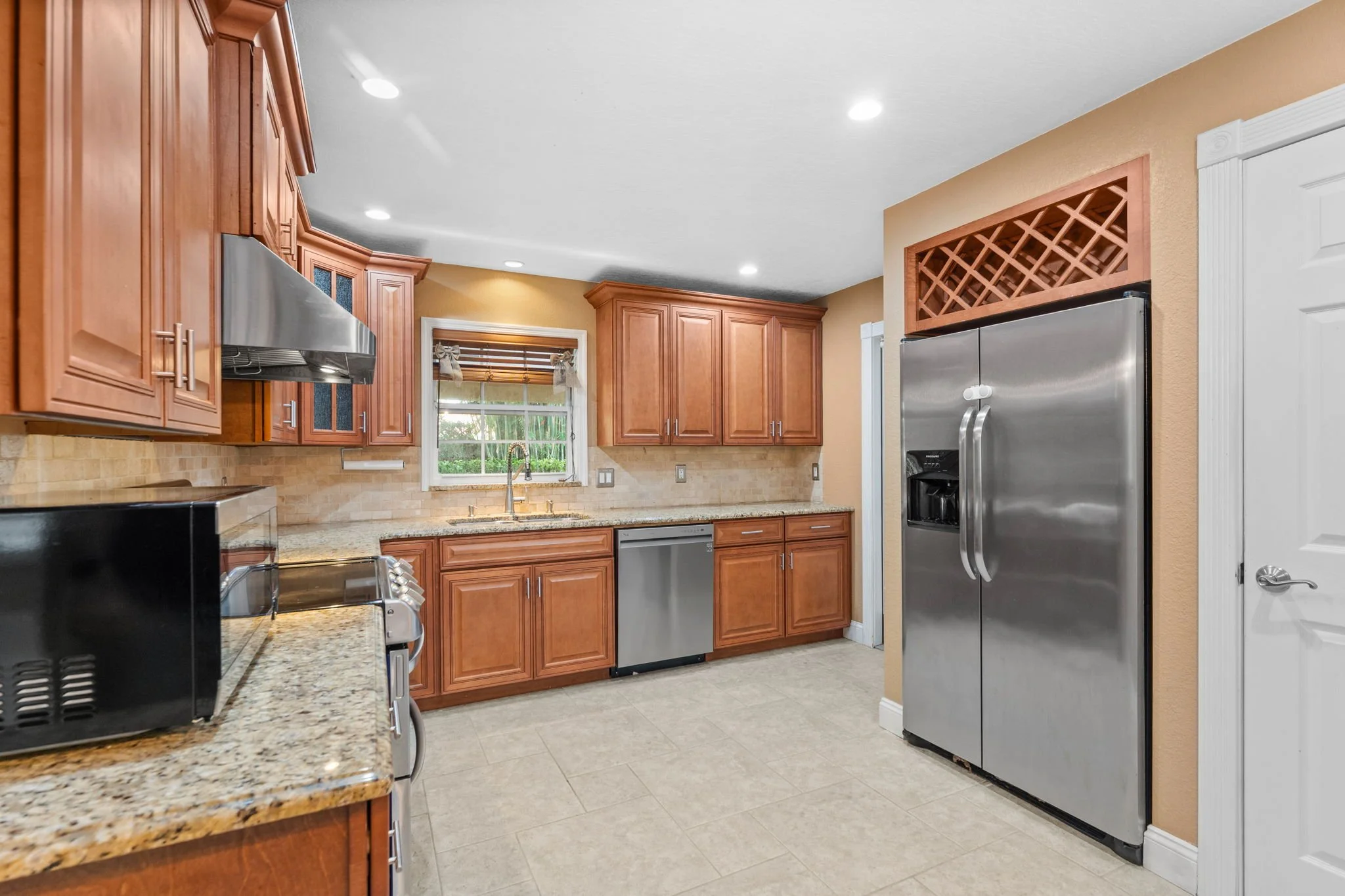 kitchen 1.jpg