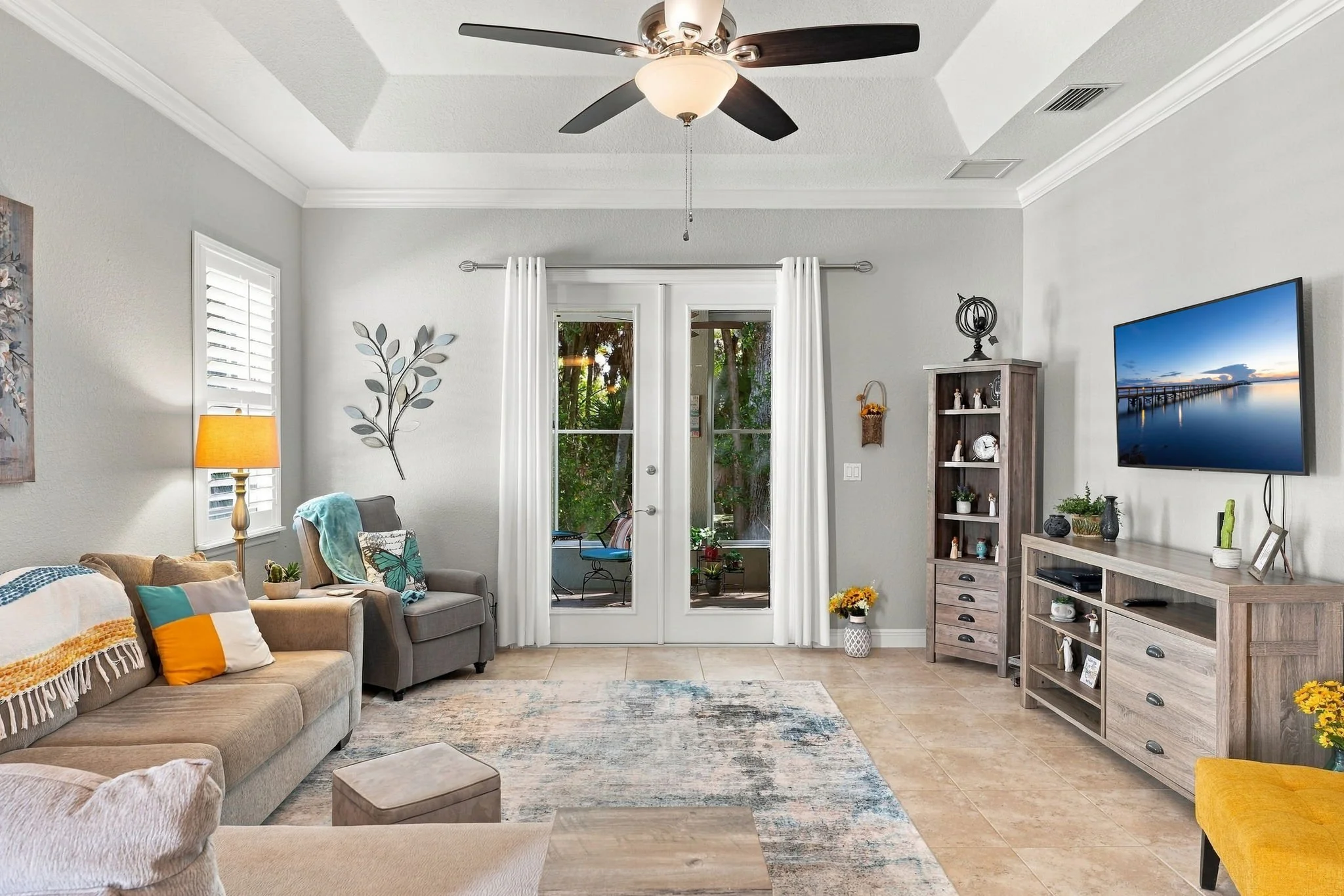 livingroom 3.jpg