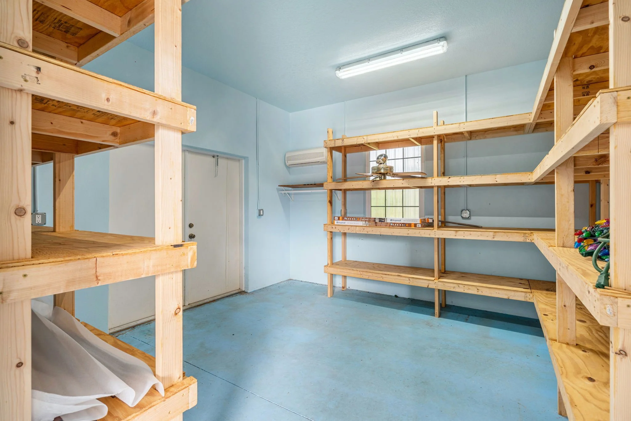 RV garage inside 2.jpg