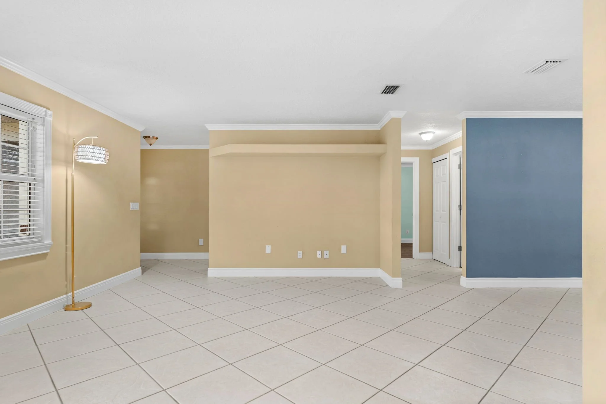 livingroom 3.jpg