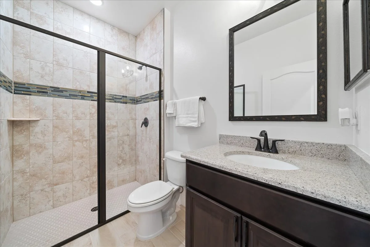 hall bath 2.jpg