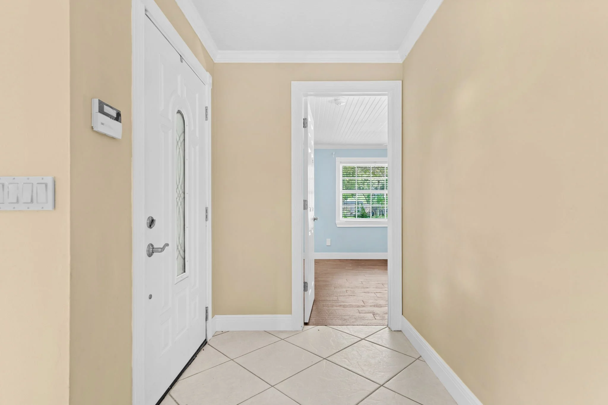 foyer 1.jpg