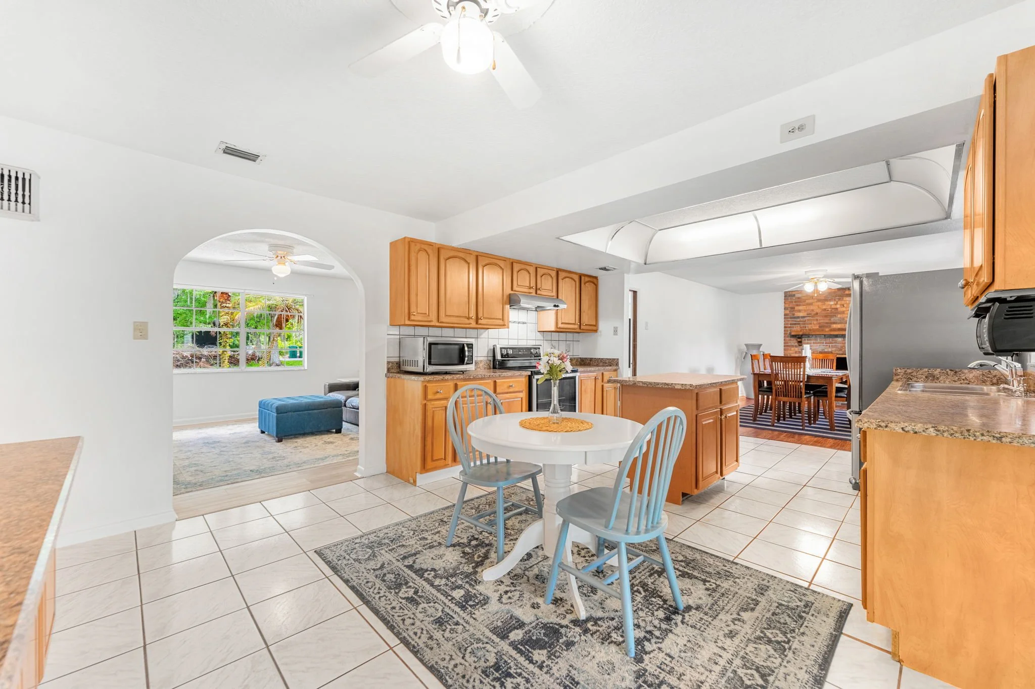 diningroom:kitchen 2.jpg
