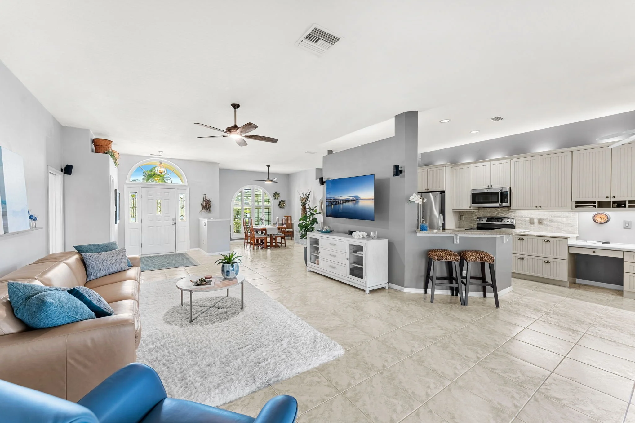 livingroom 5.jpg