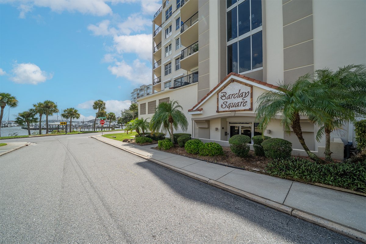 Front entrance of Barclay Sqaure Condos in Cocoa Florida
