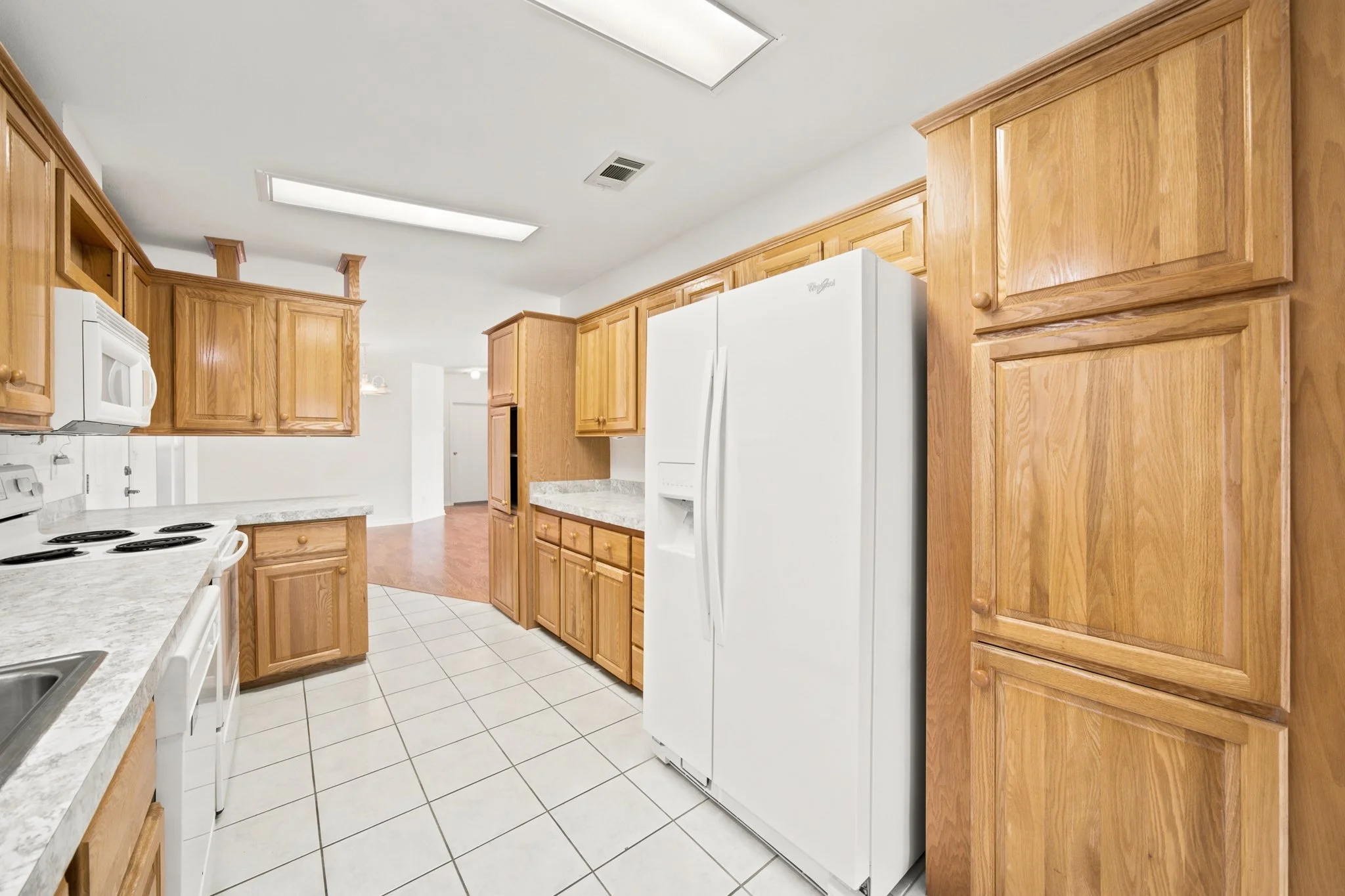 kitchen 1.jpg