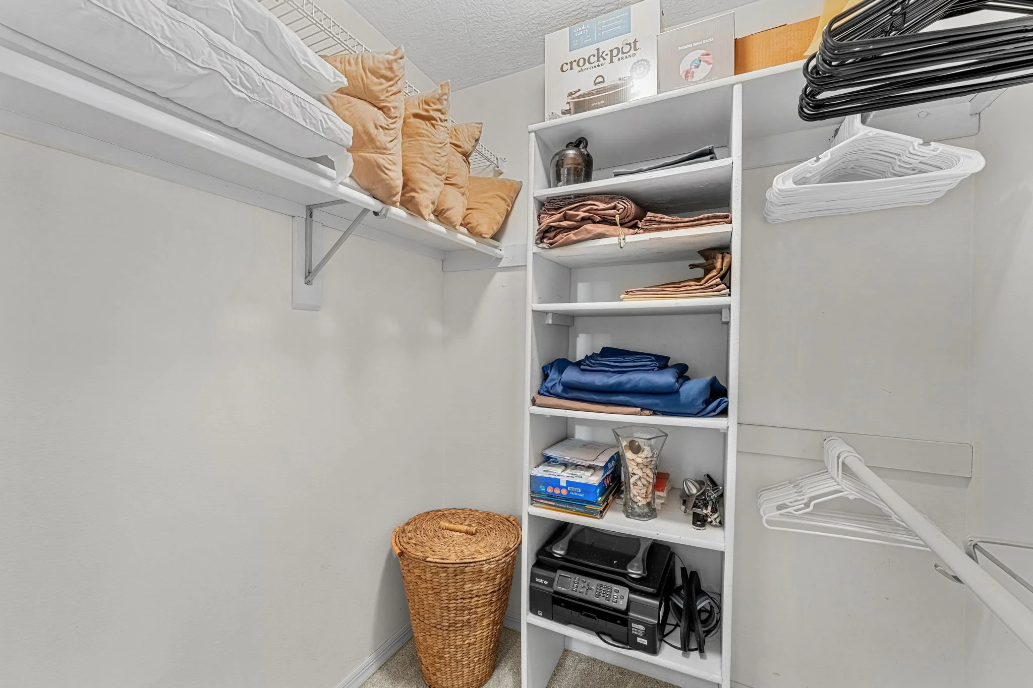 walk in closet.jpg