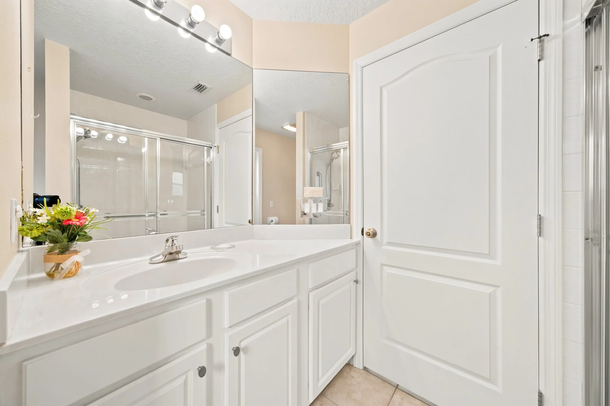 hall bath 1-1.jpg