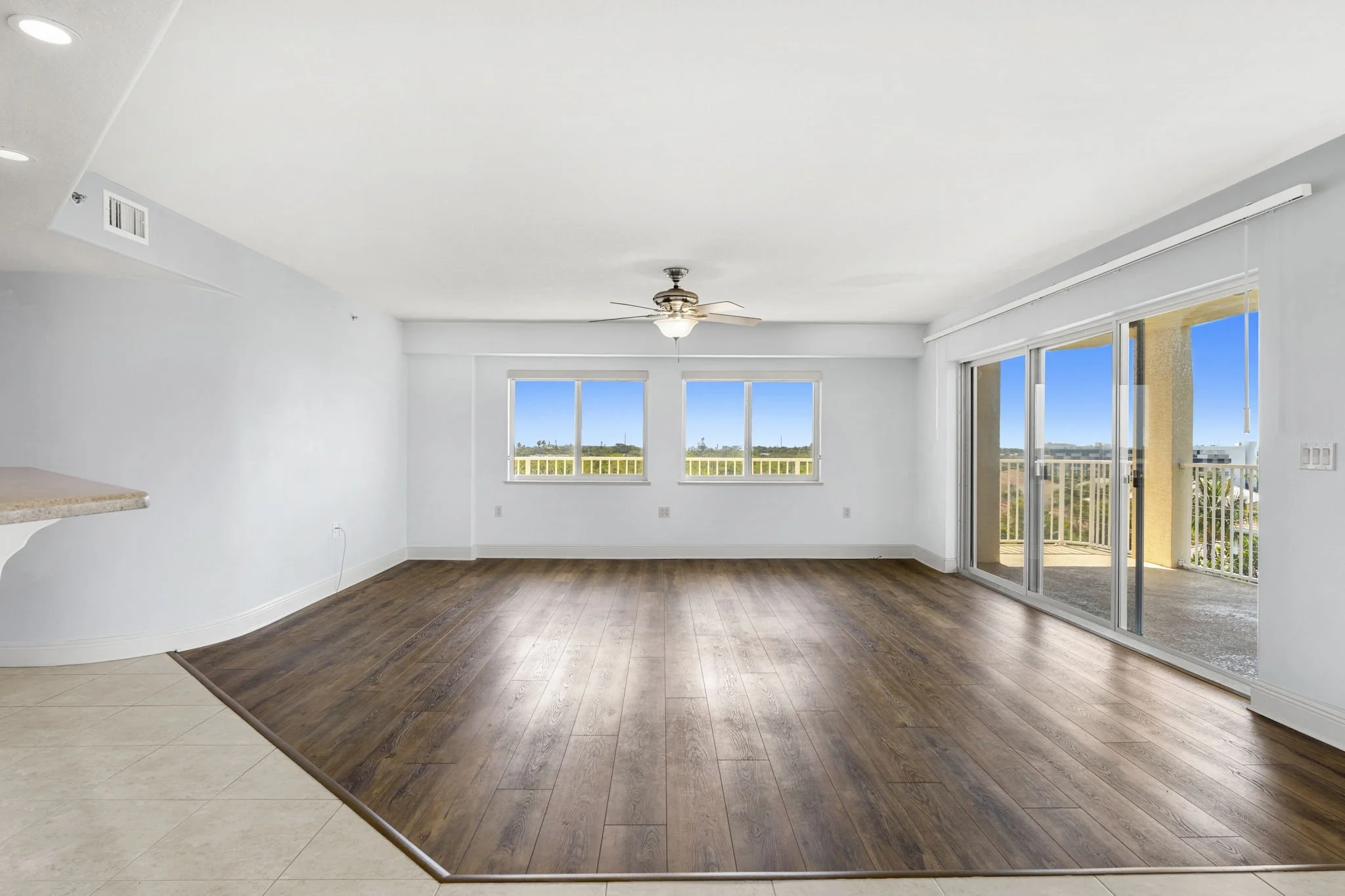 livingroom 2.jpg