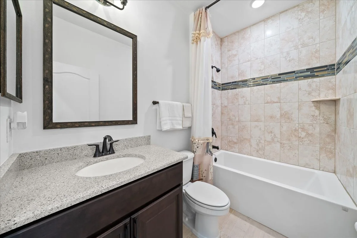 hall bath 1.jpg