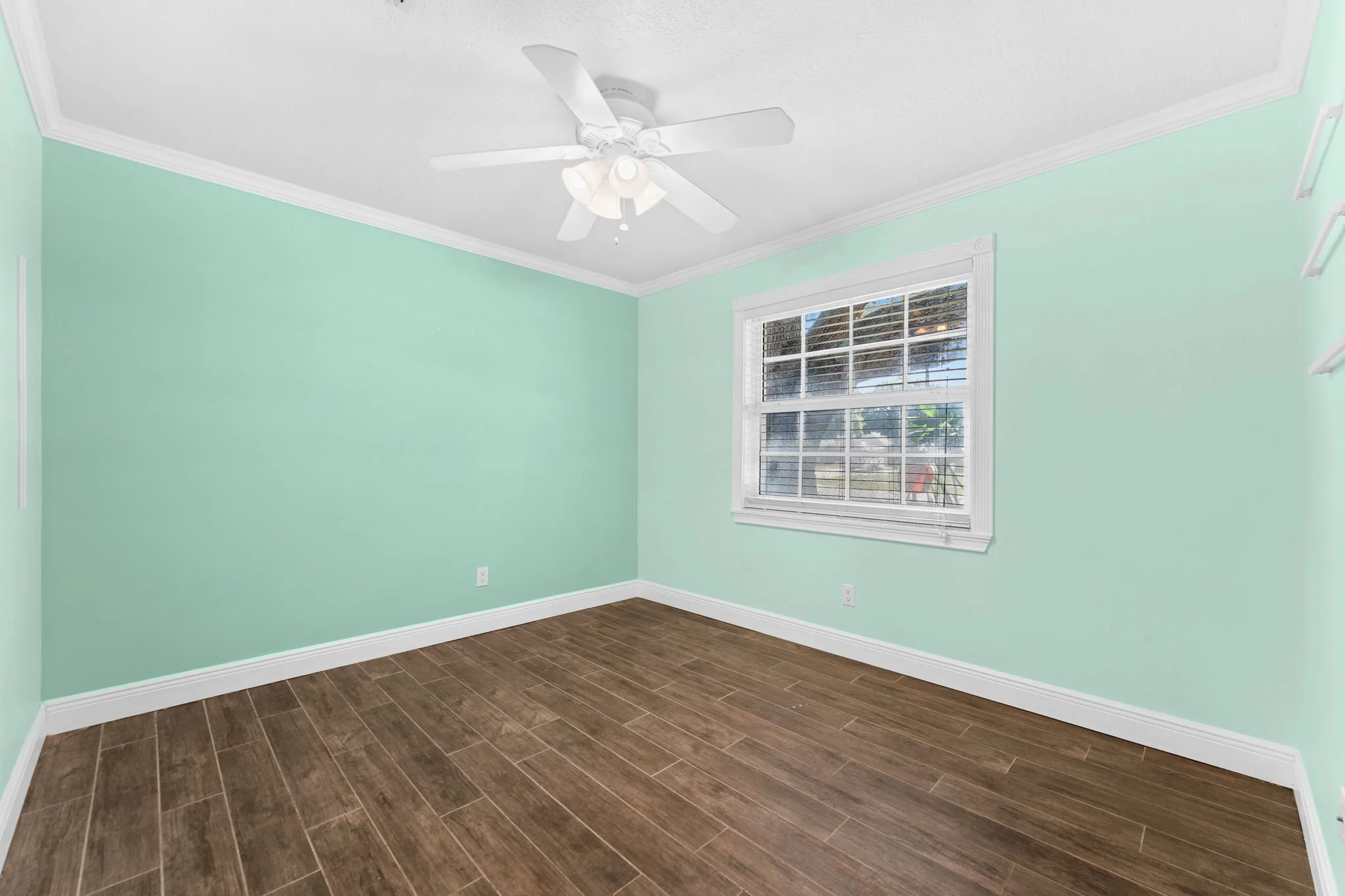 bedroom 2-1.jpg