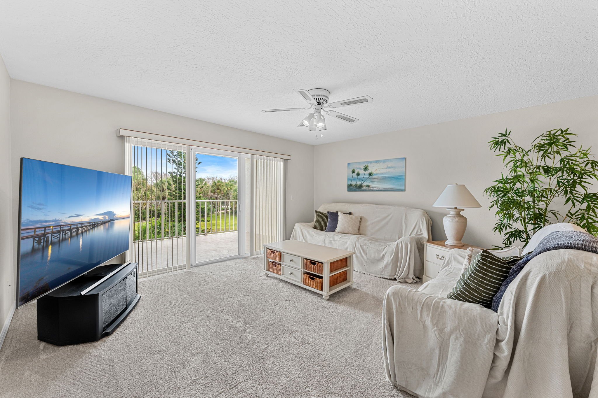 livingroom 1.jpg