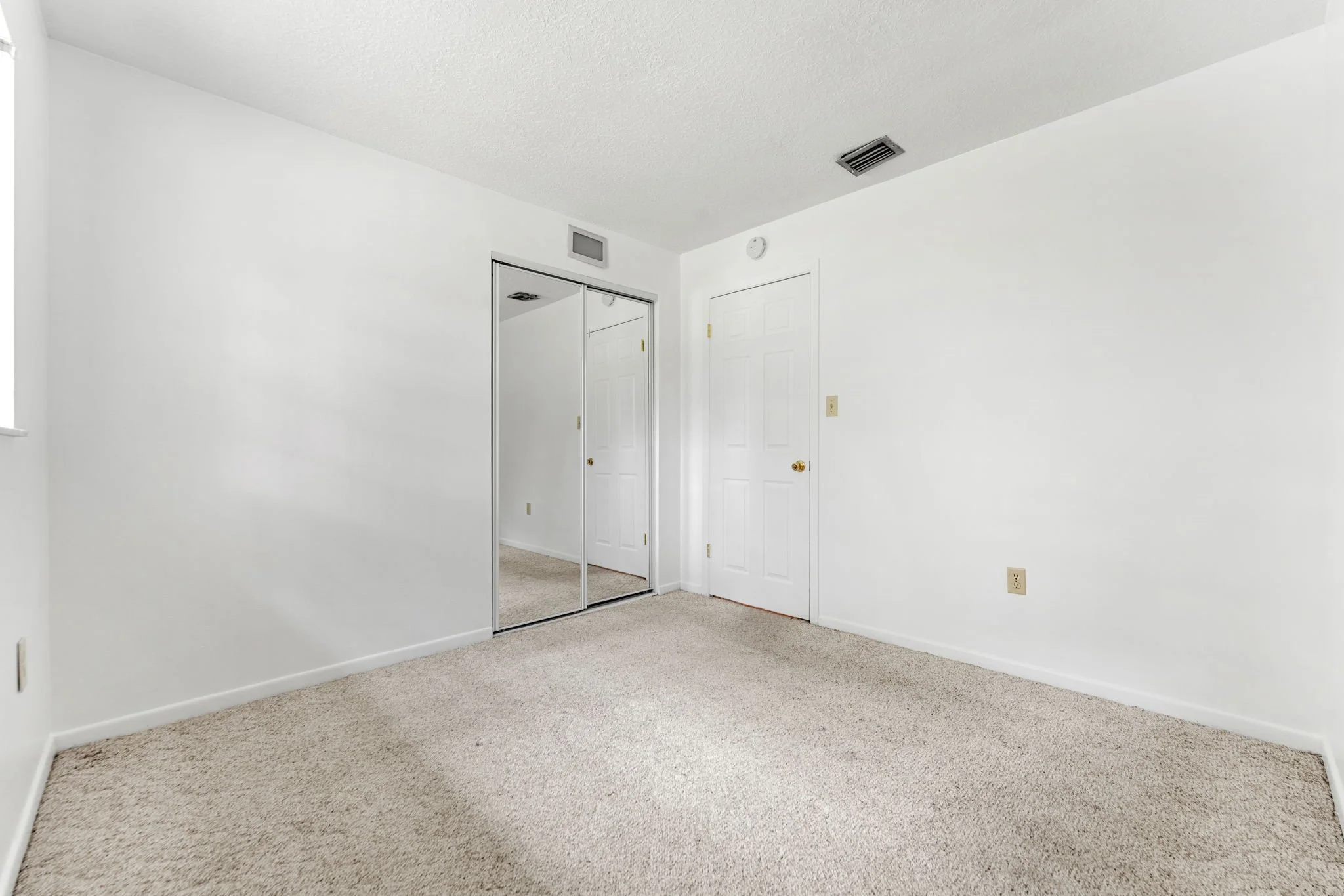 bedroom 3-2.jpg