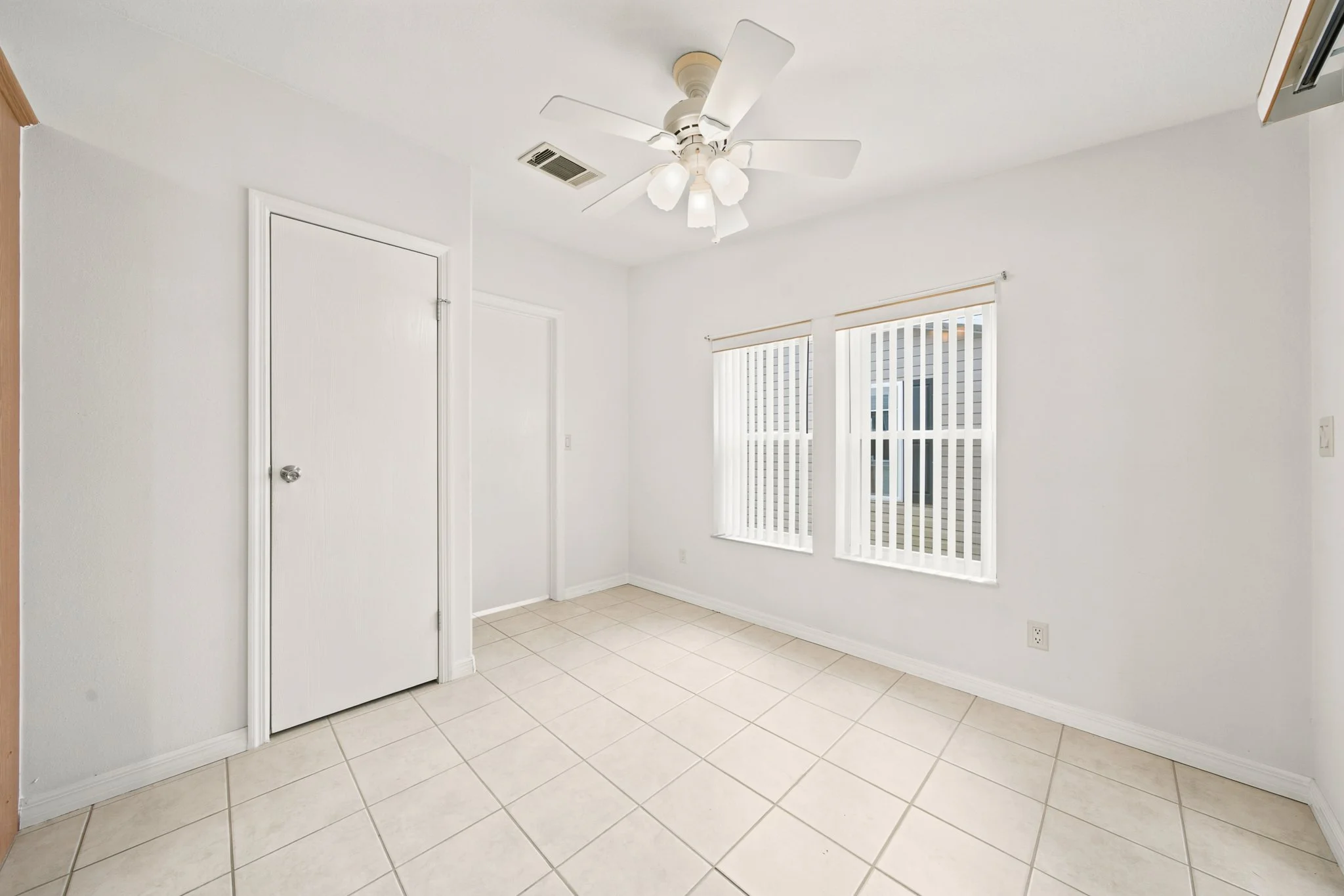 breakfast nook.jpg