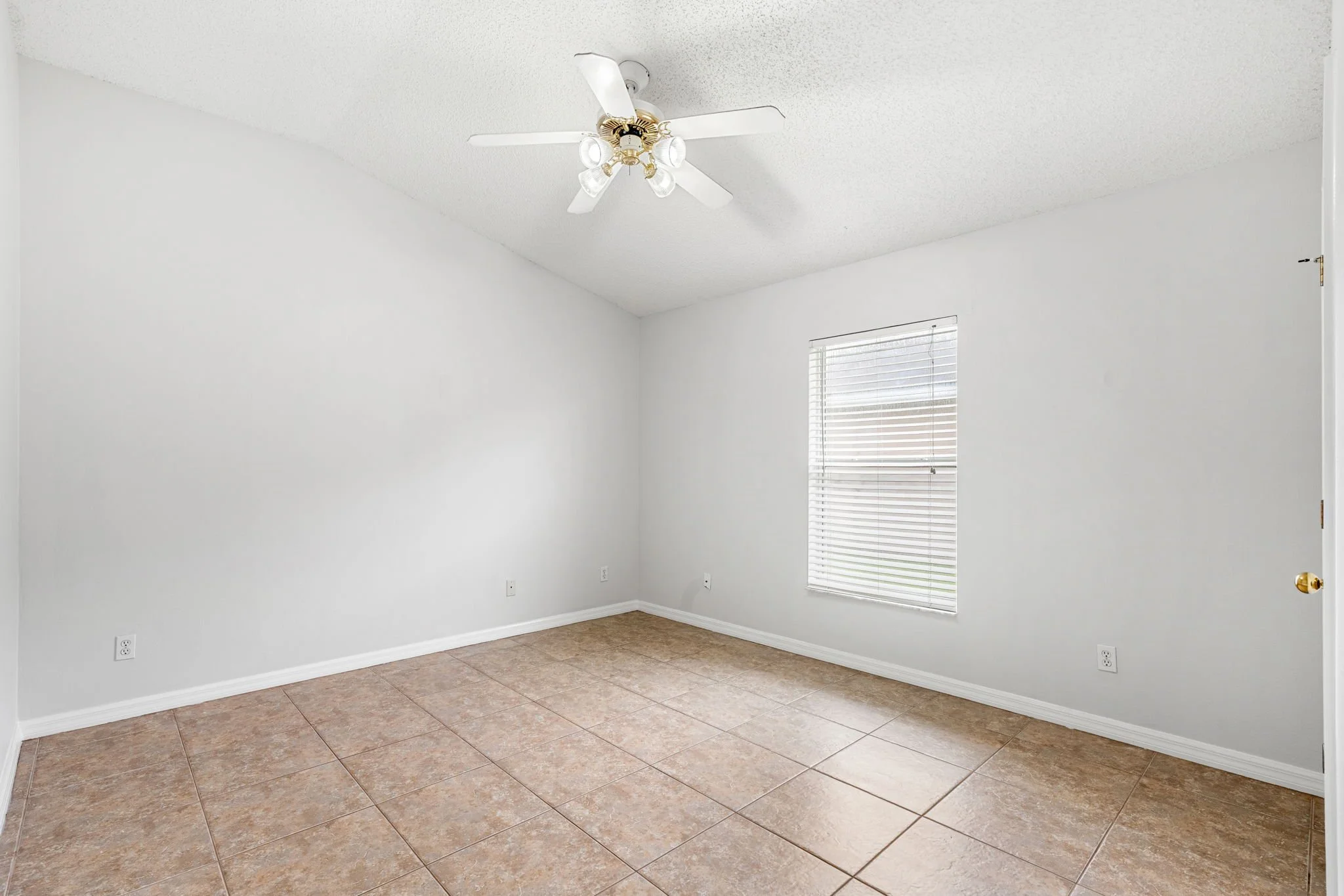 bedroom 4.jpg
