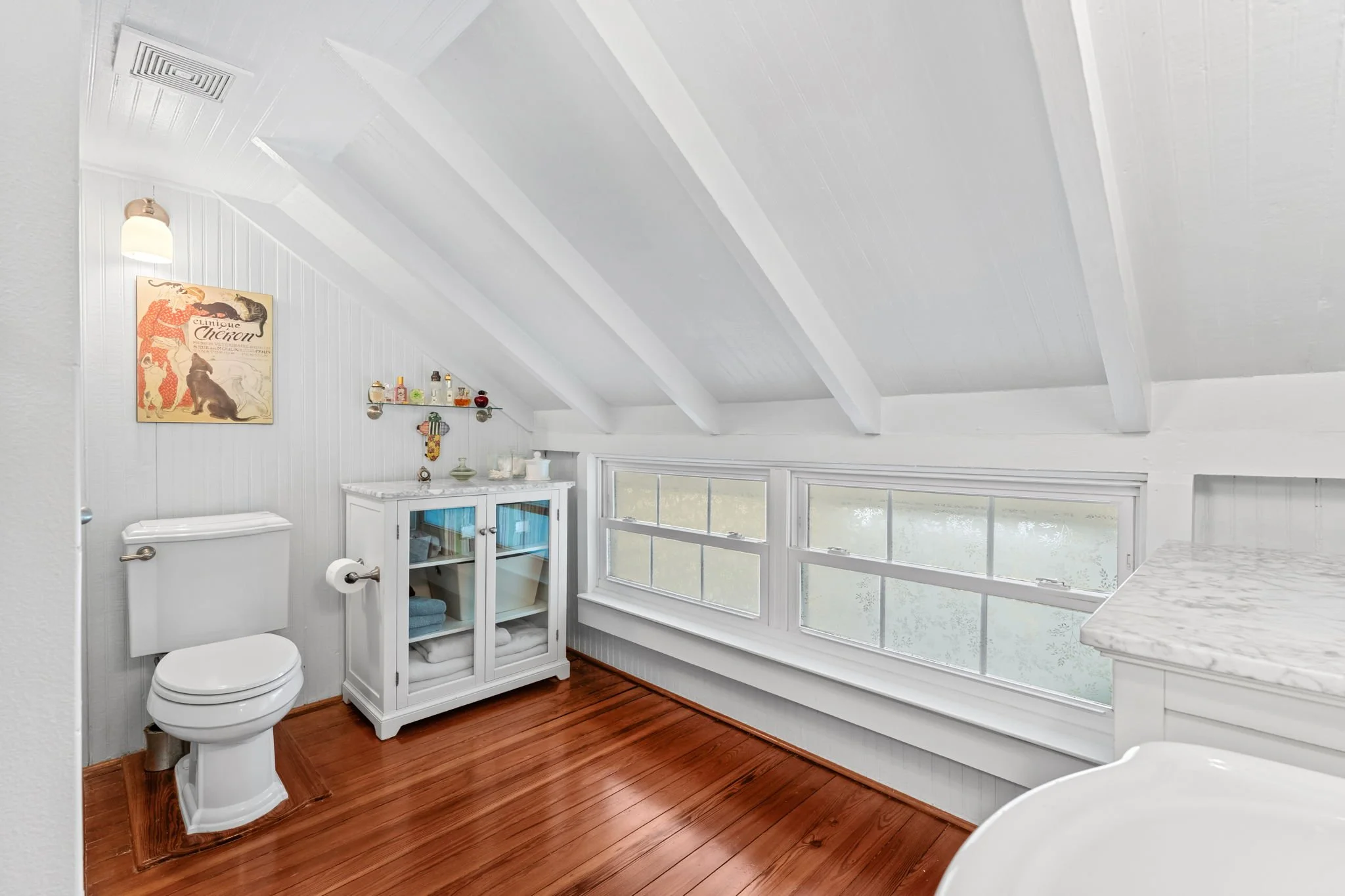 second floor bathroom 1.jpg