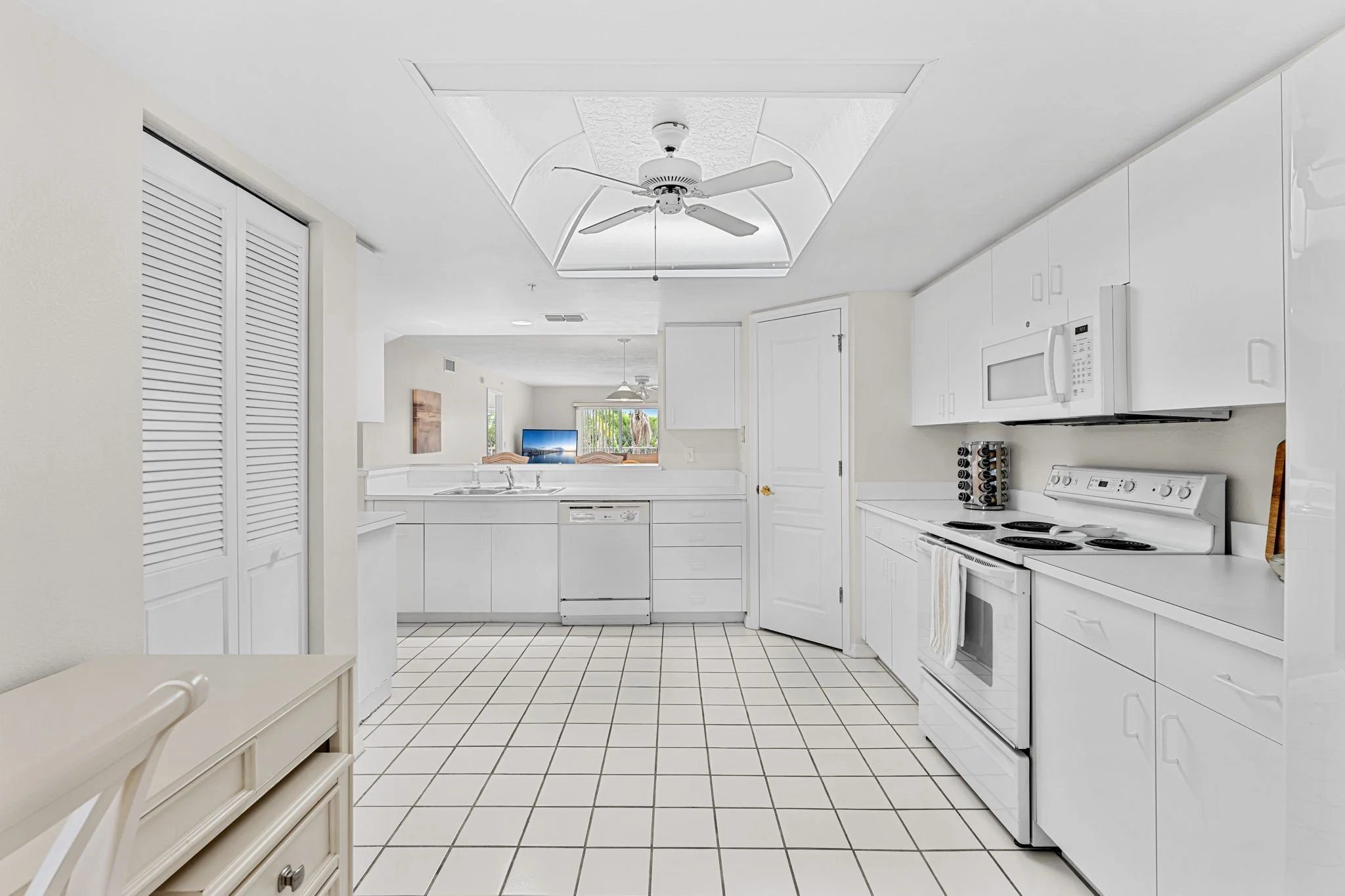 kitchen 1.jpg