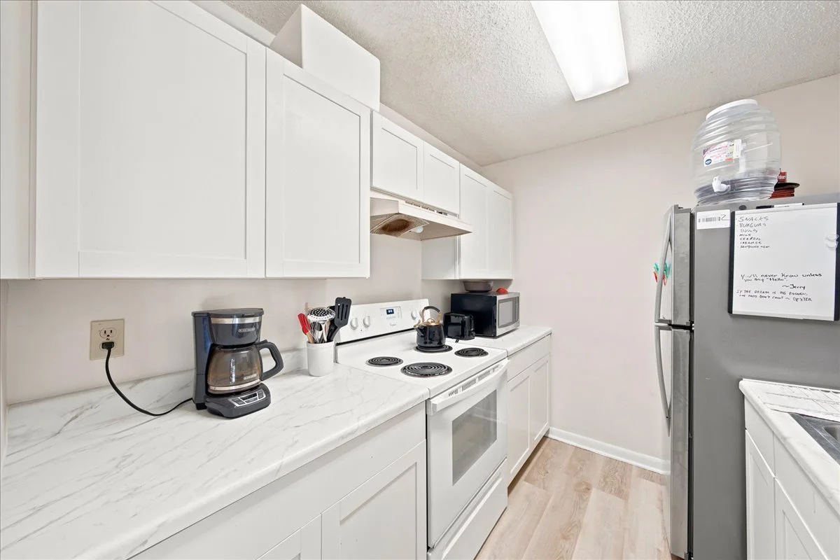 Kitchen 2.jpg