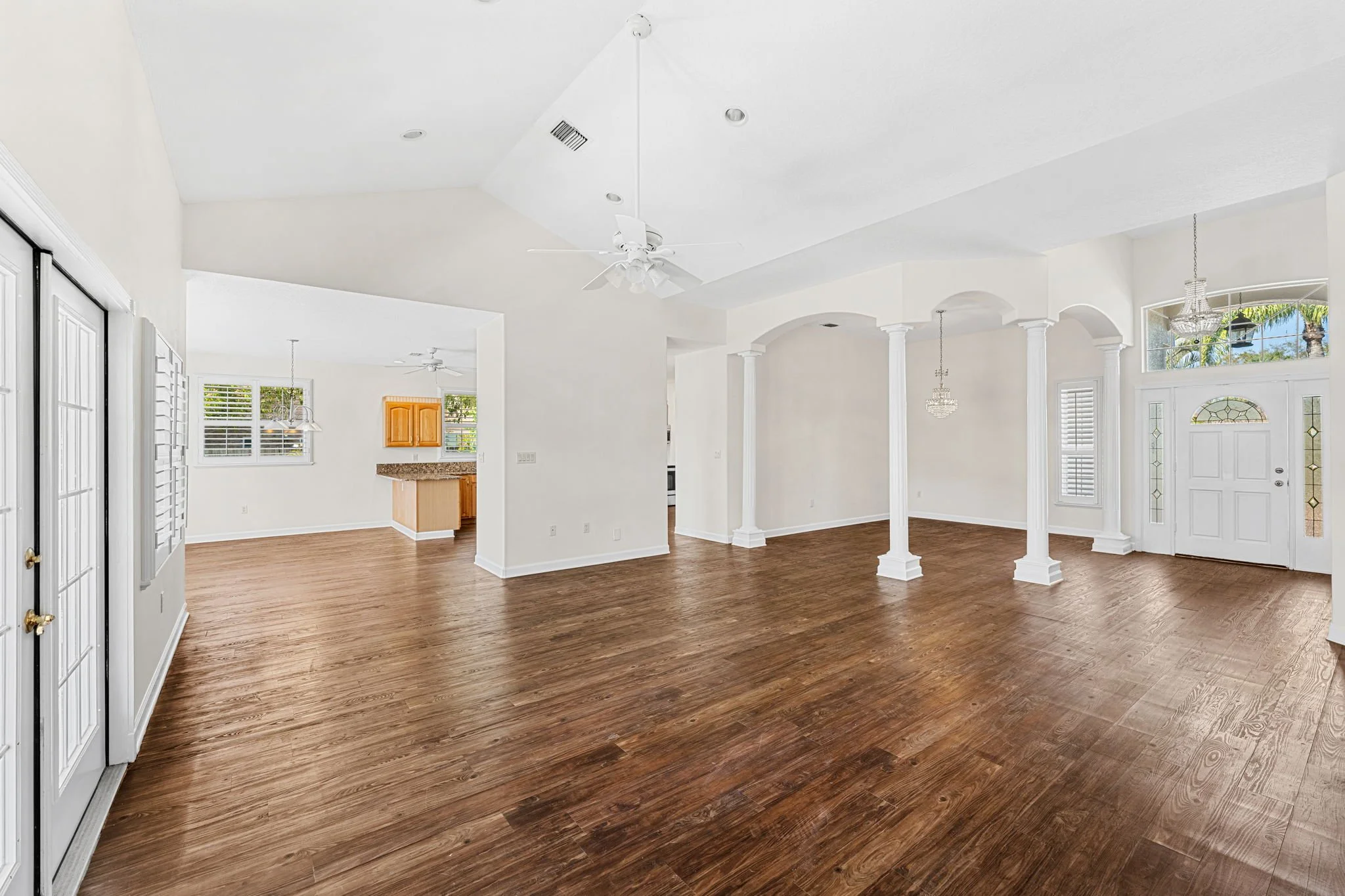 livingroom 4.jpg