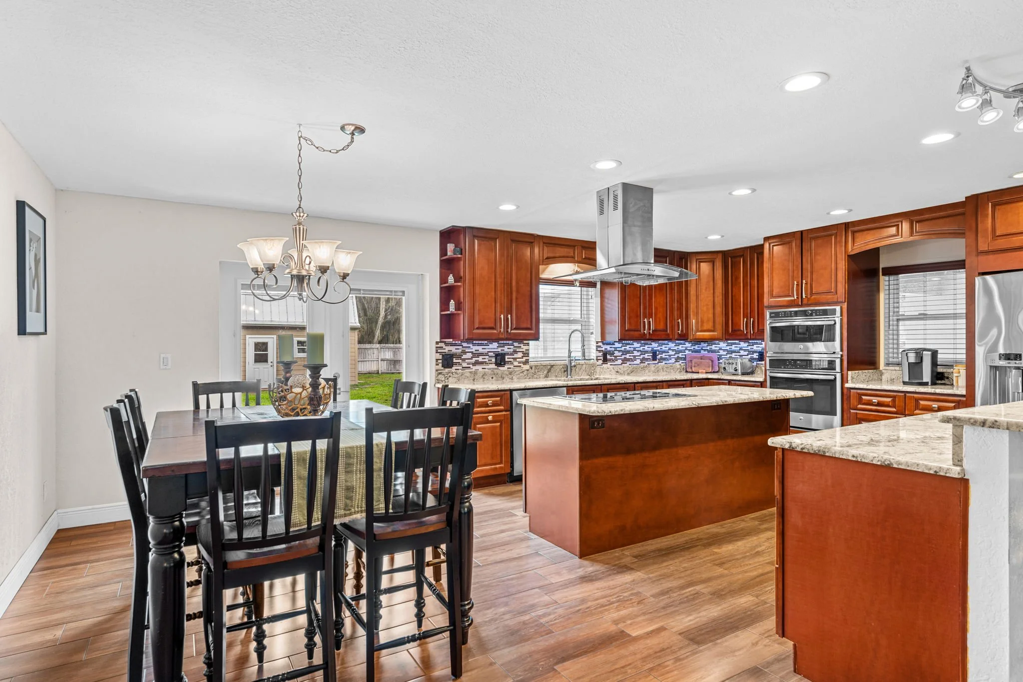 kitchen:dining.jpg