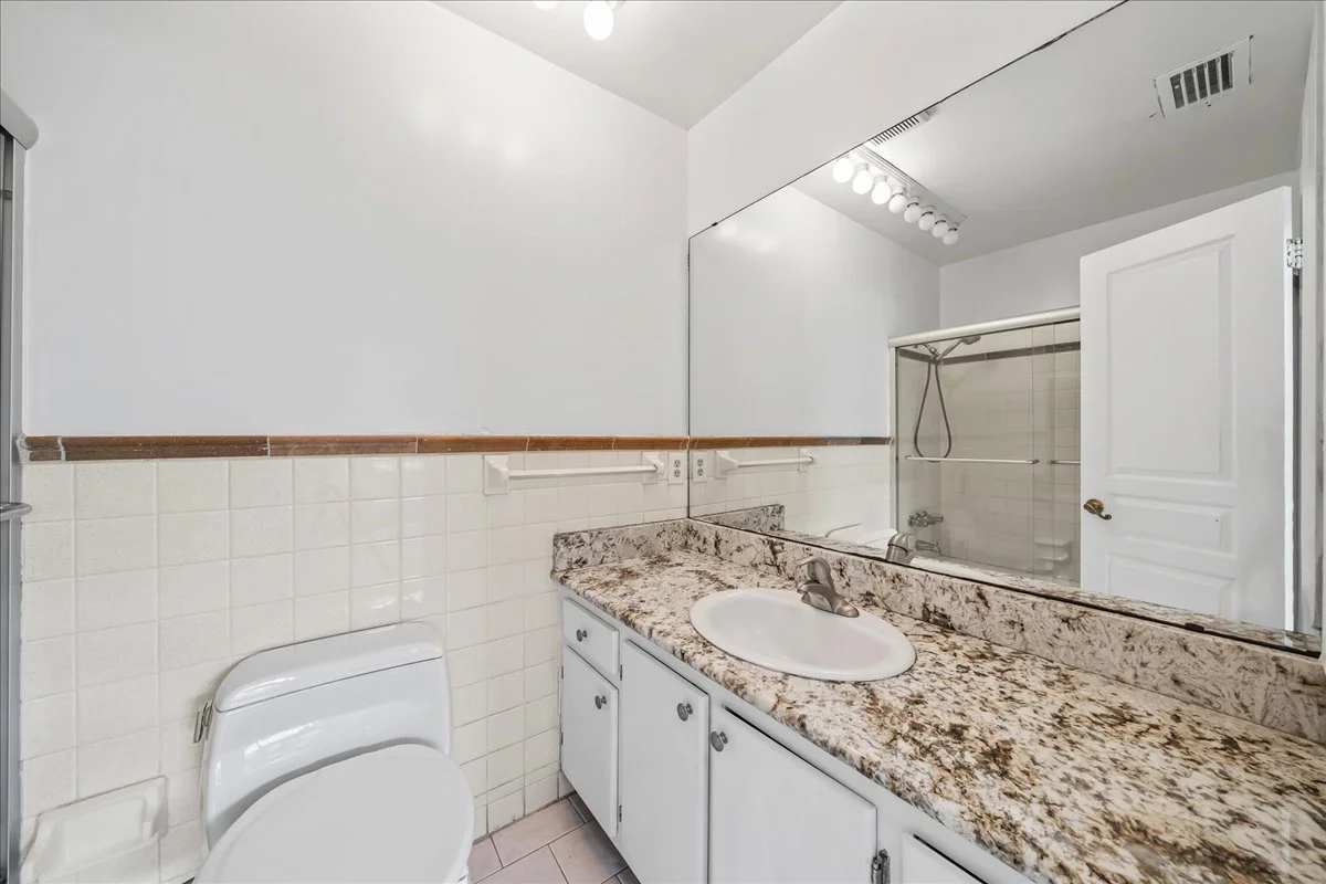 hall bath.jpg