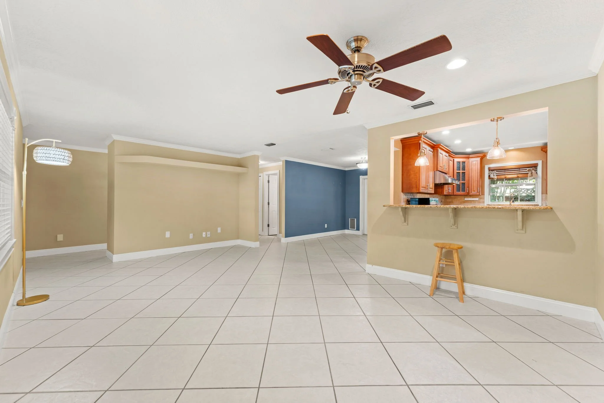 livingroom 4.jpg