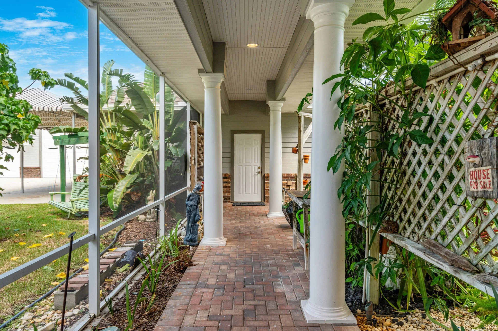 covered walkway to three car garage.jpg