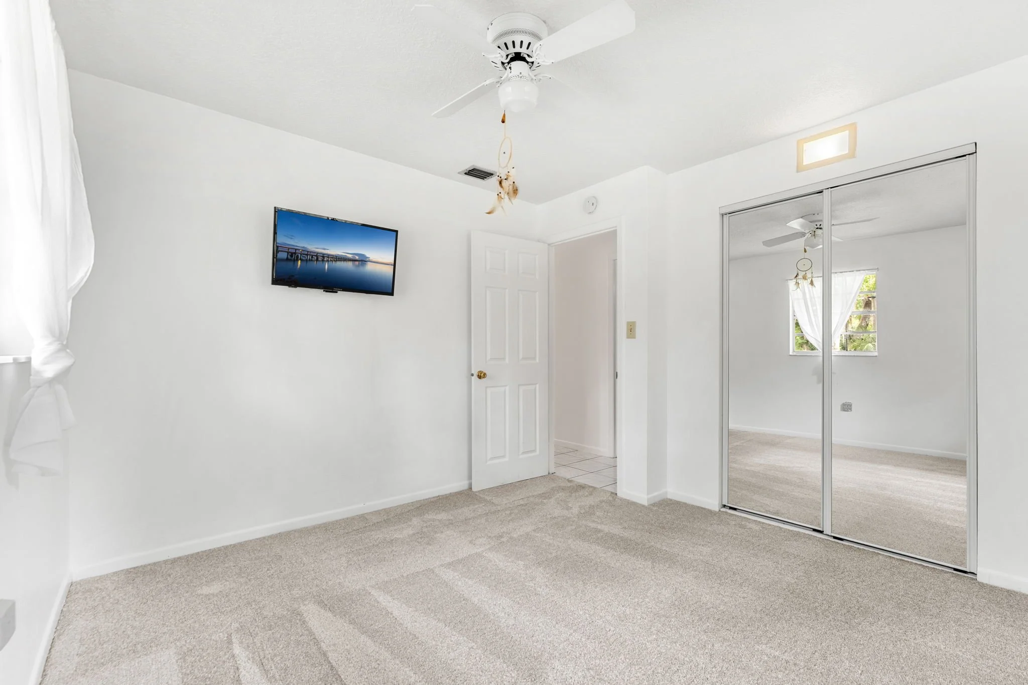 bedroom 2-2.jpg