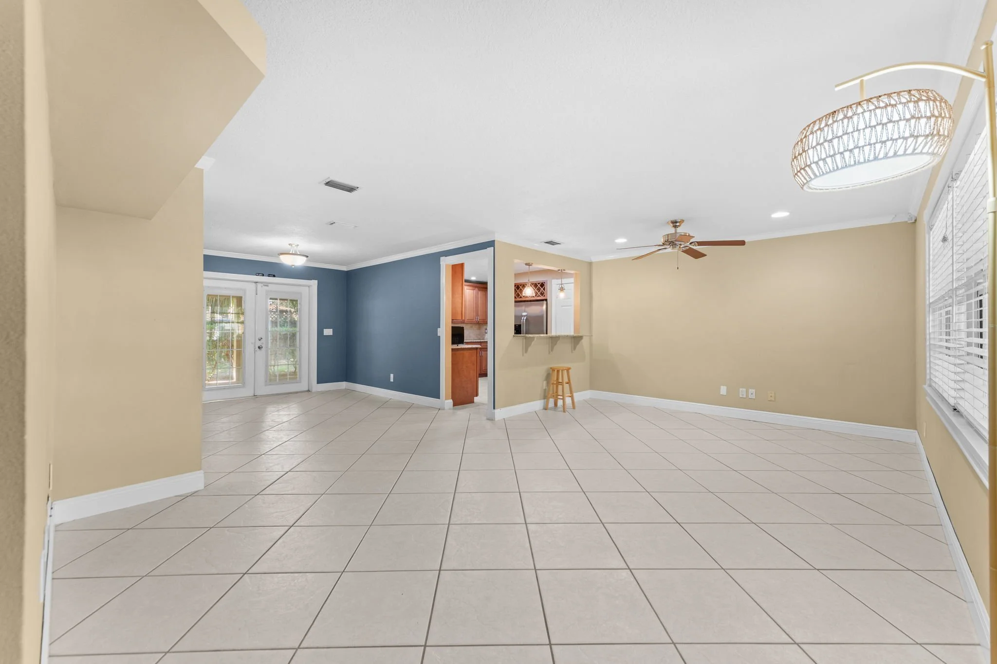 livingroom 2.jpg