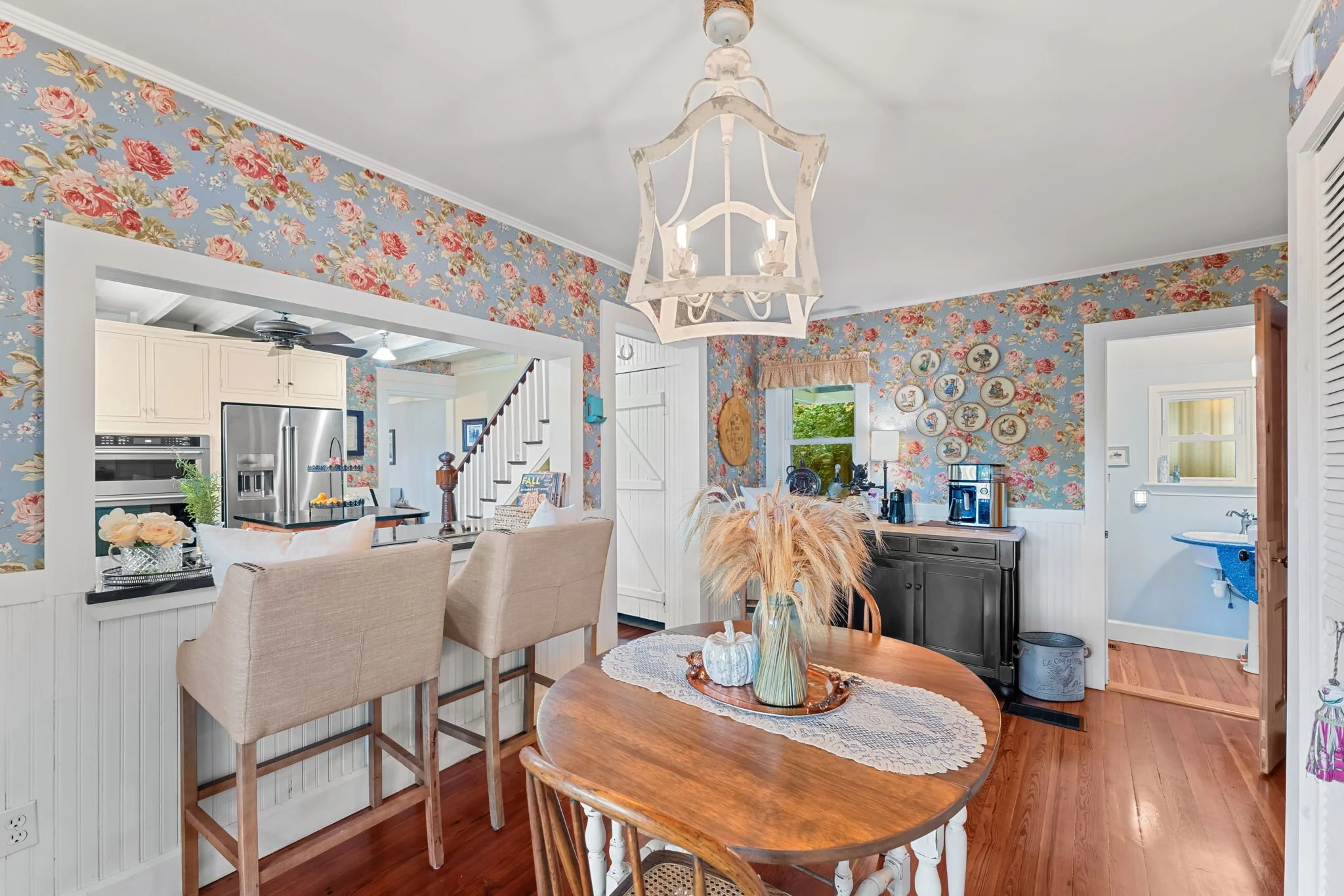 breakfast nook 1.jpg