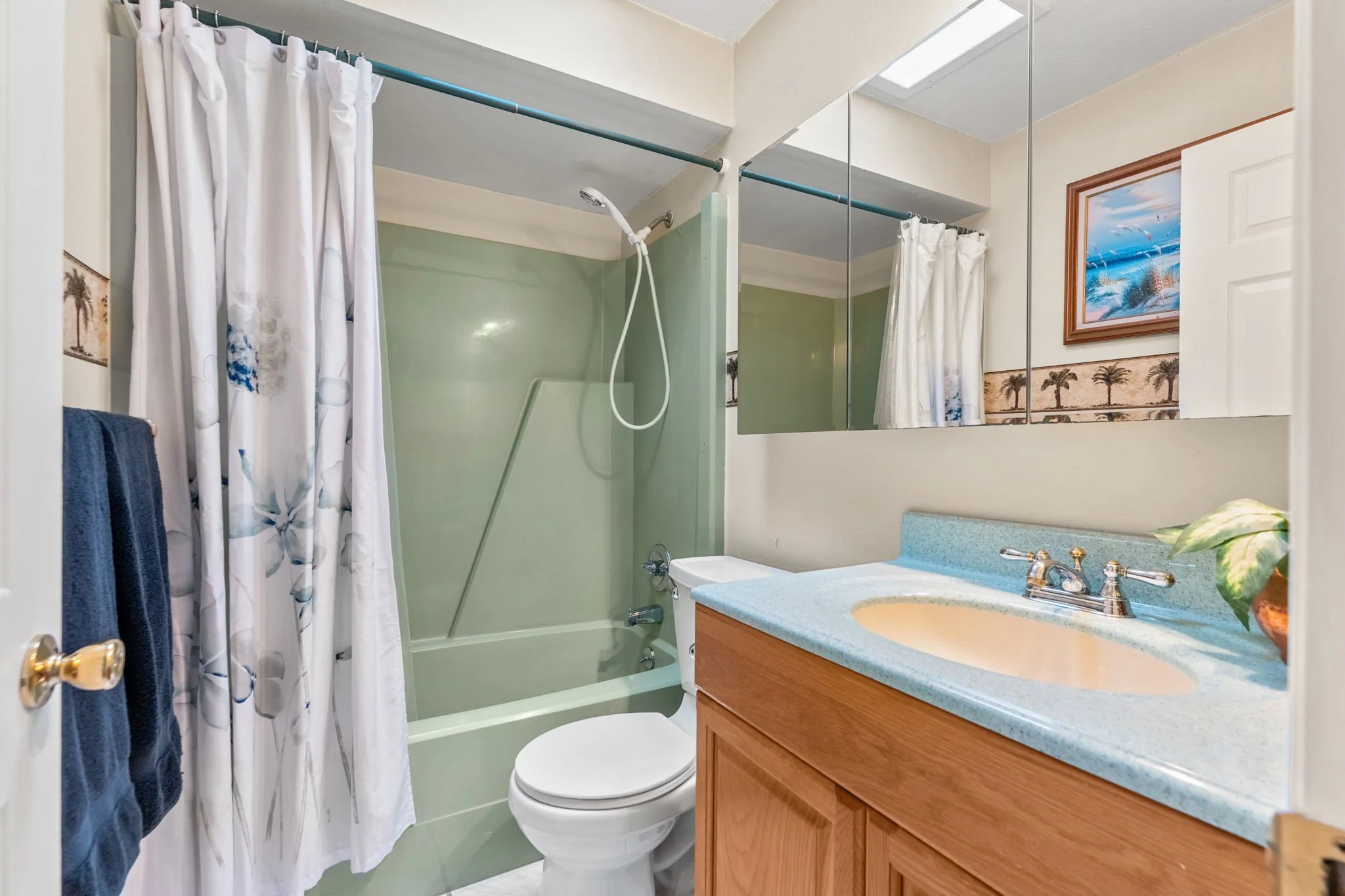 hall bath.jpg