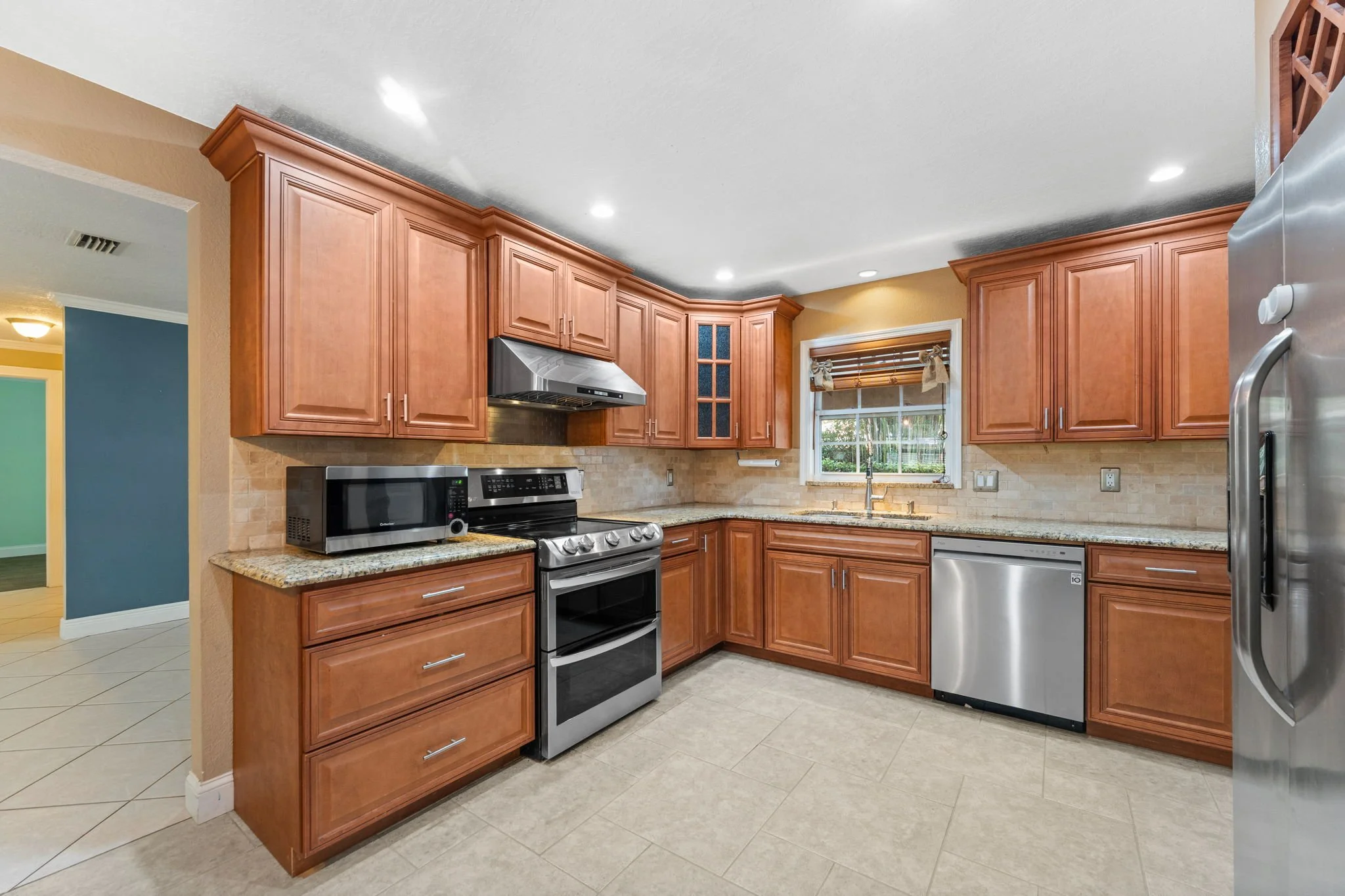 kitchen 2.jpg