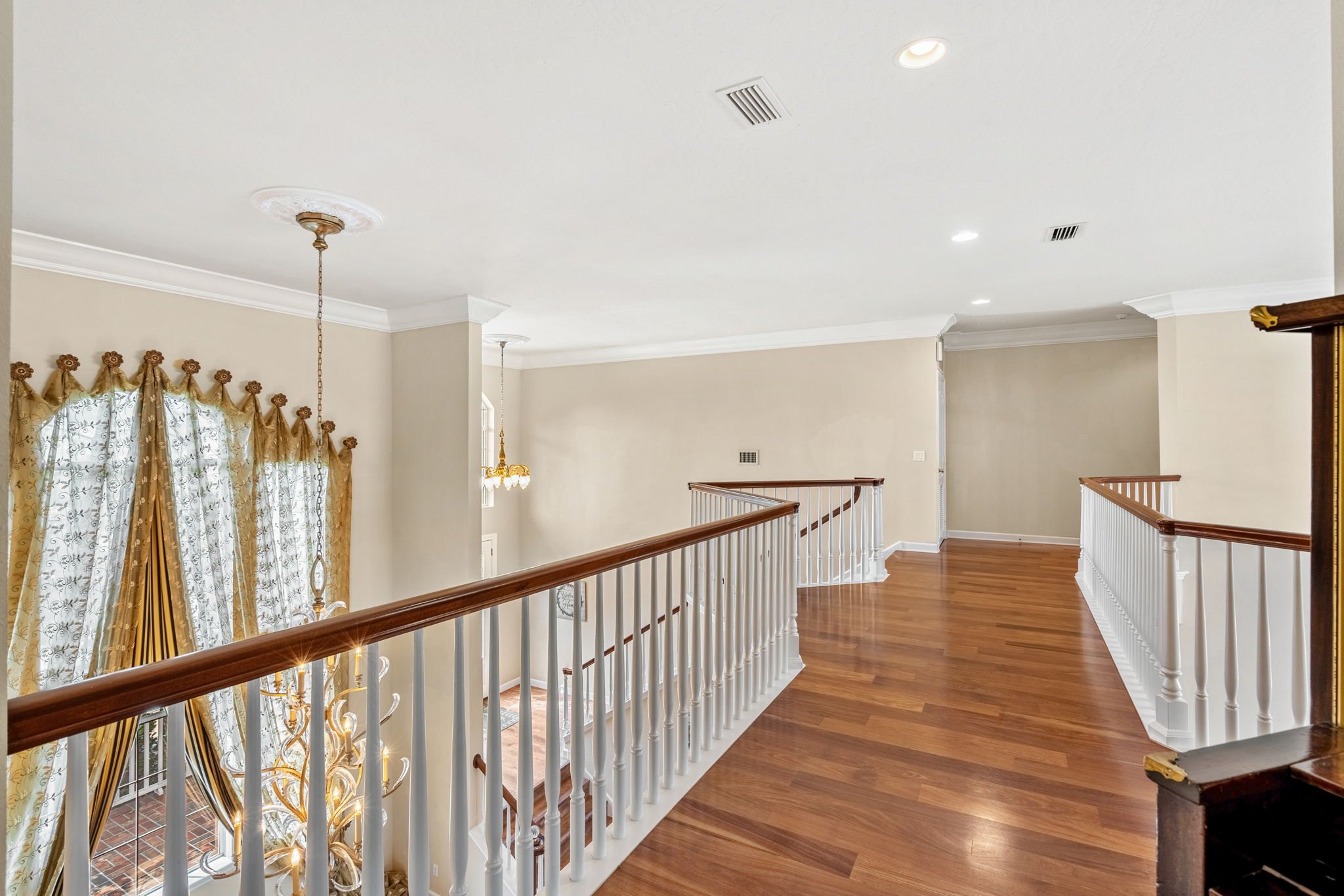 second floor landing 2.jpg