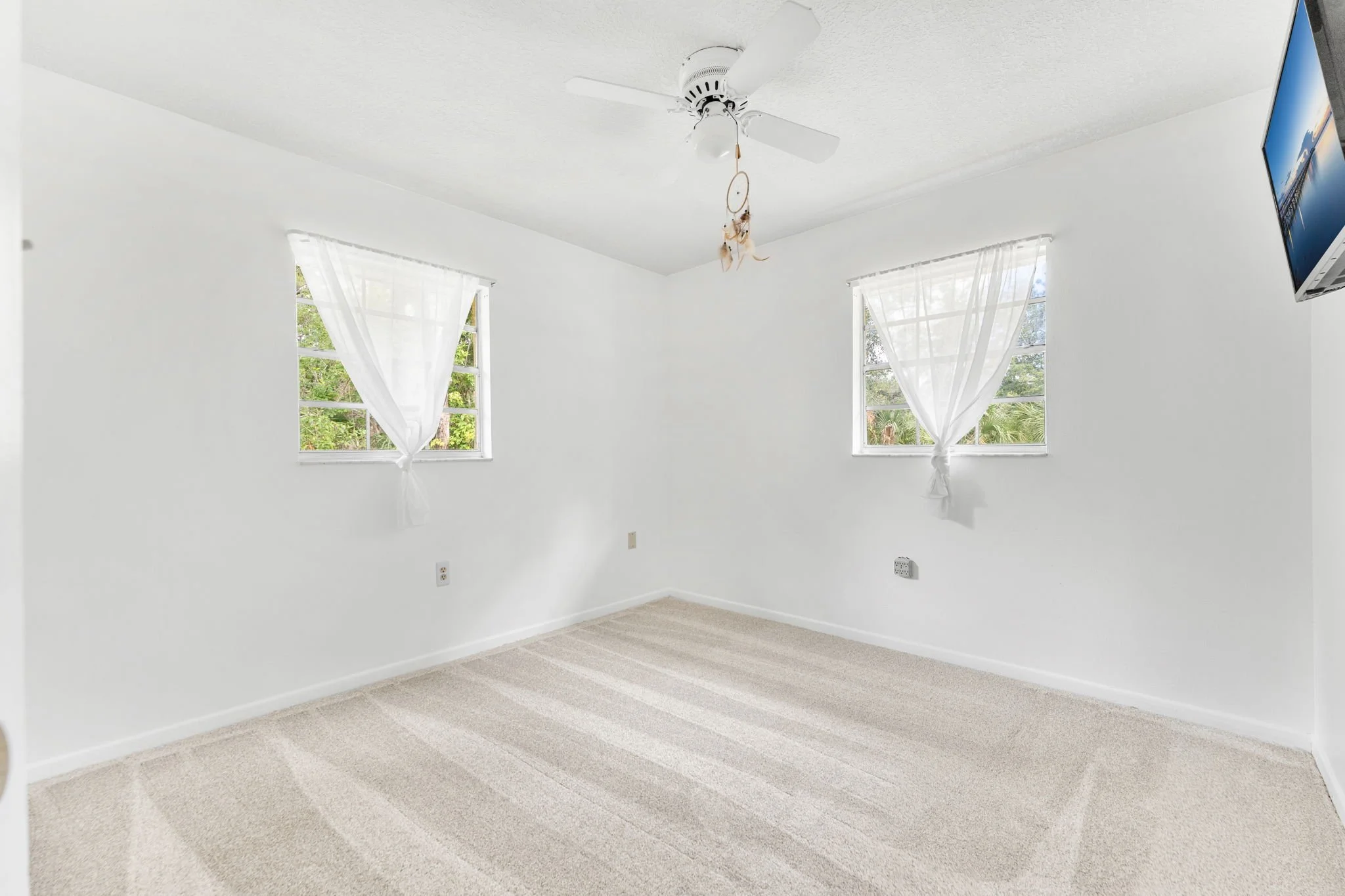 bedroom 2-1.jpg