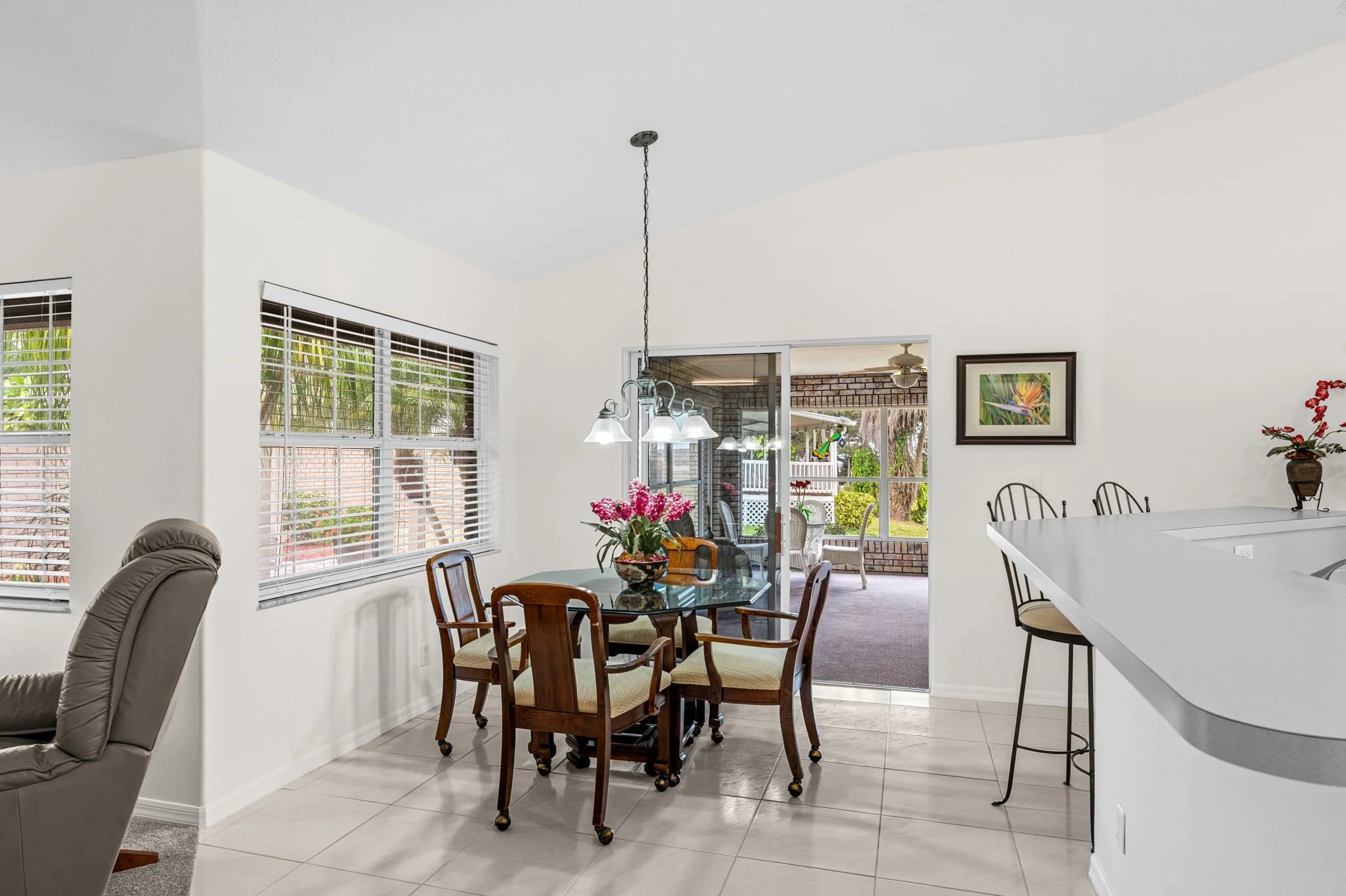 breakfast nook 1.jpg