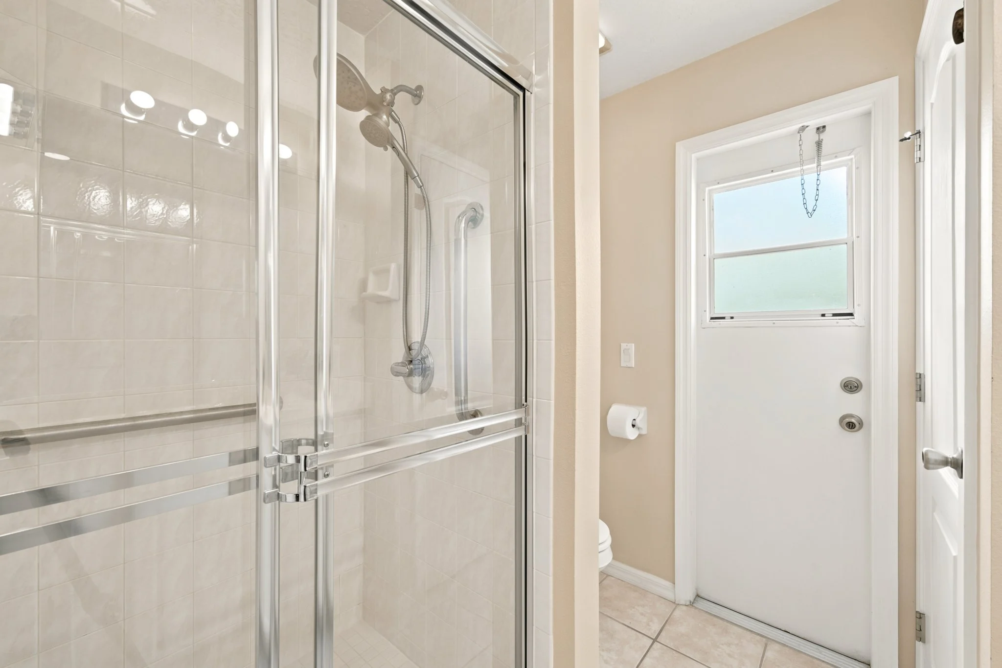 hall bath 1-2.jpg