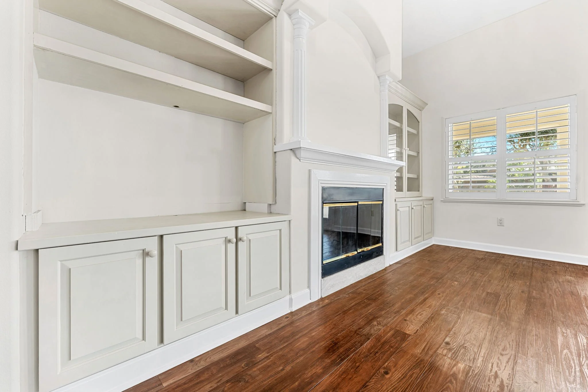 livingroom 5.jpg