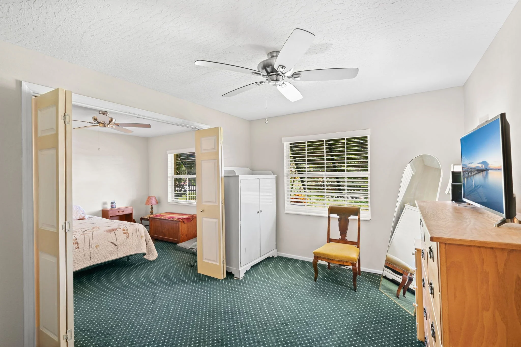 large bedroom 2-3.jpg