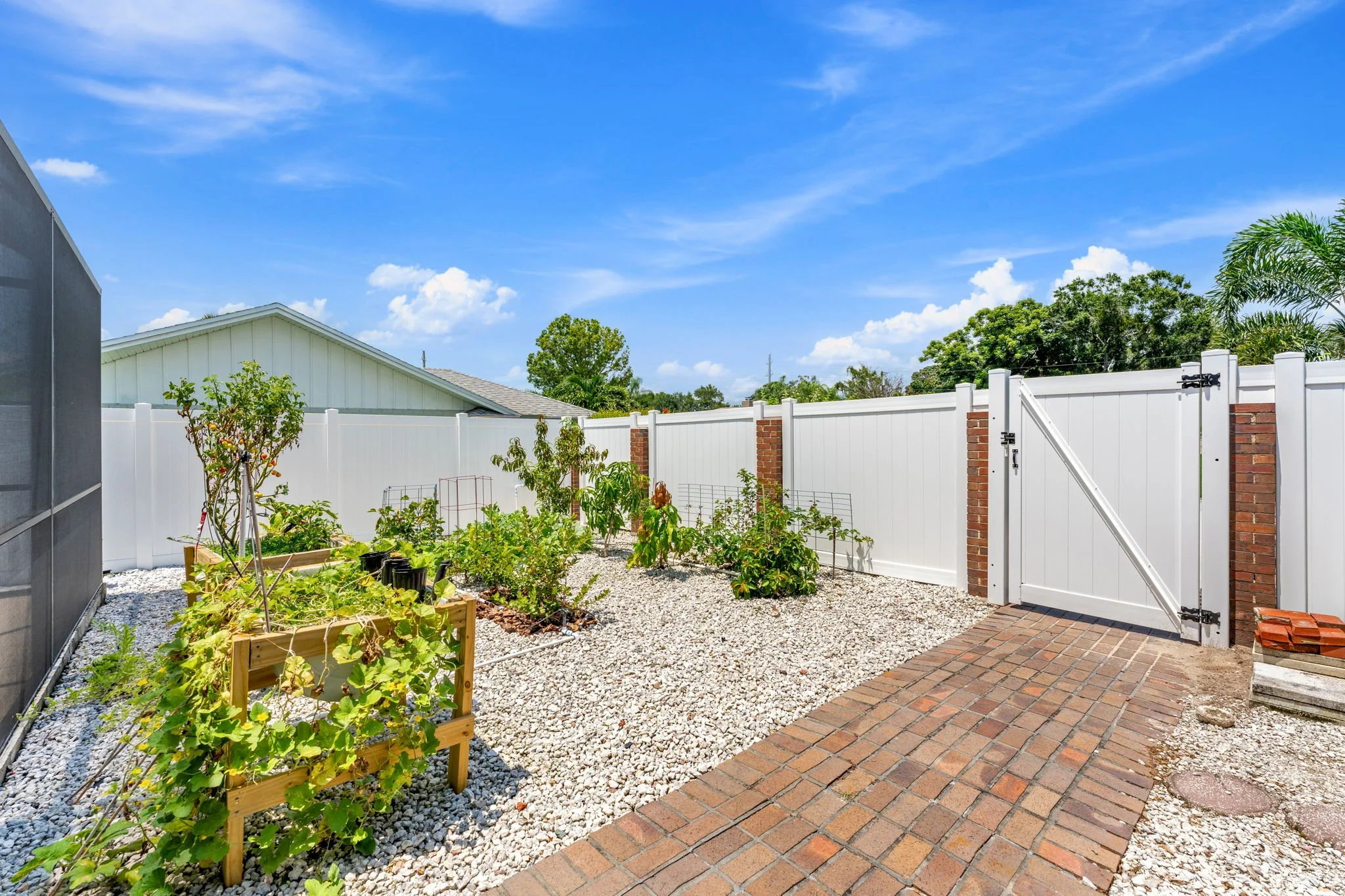 sideyard north 1.jpg