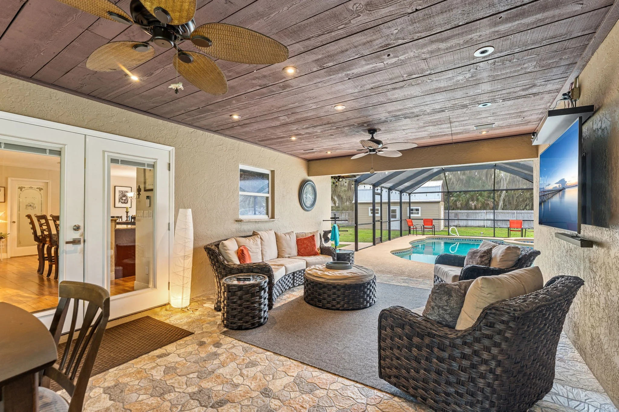 covered patio 2.jpg