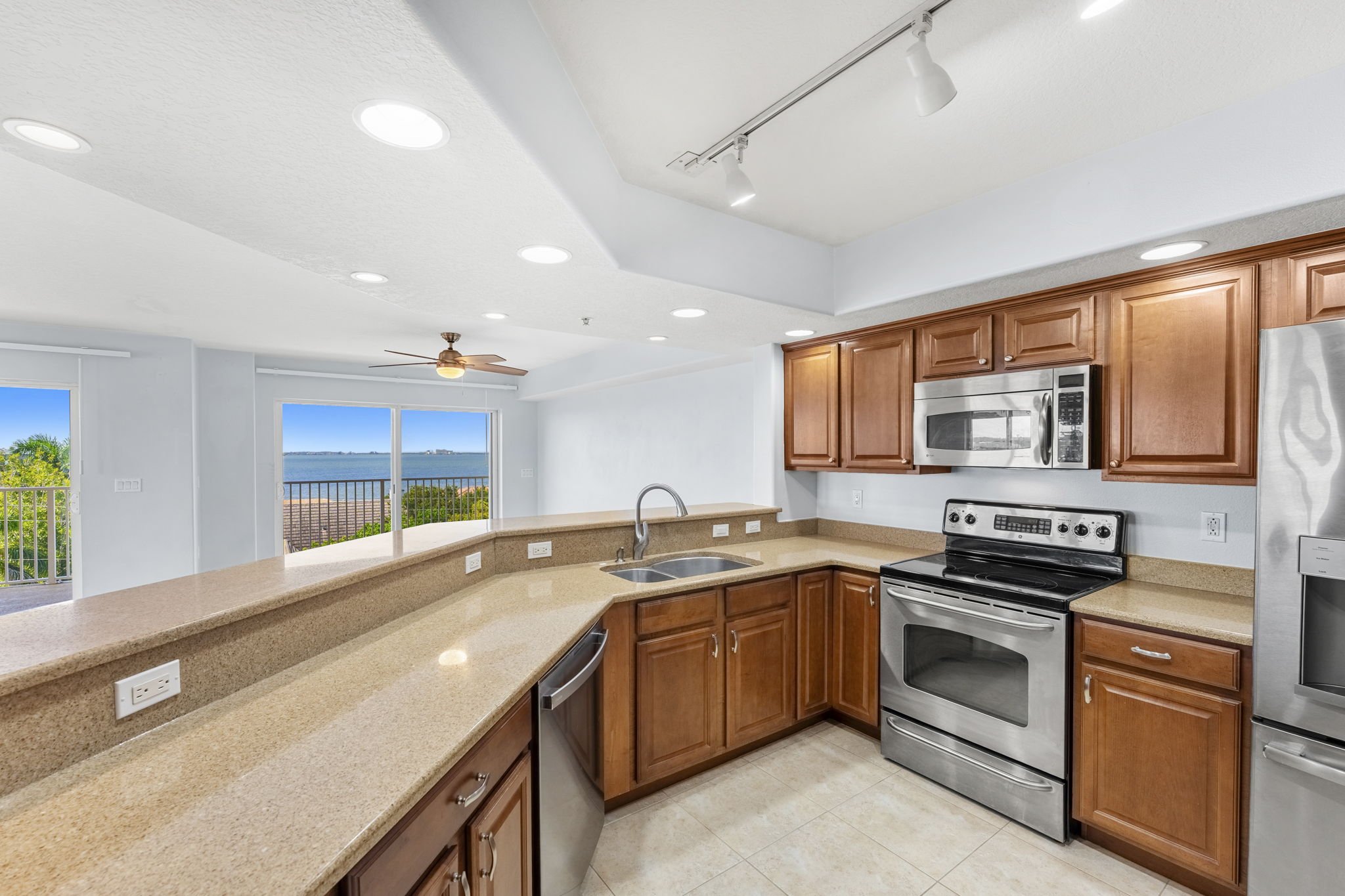 kitchen 3.jpg