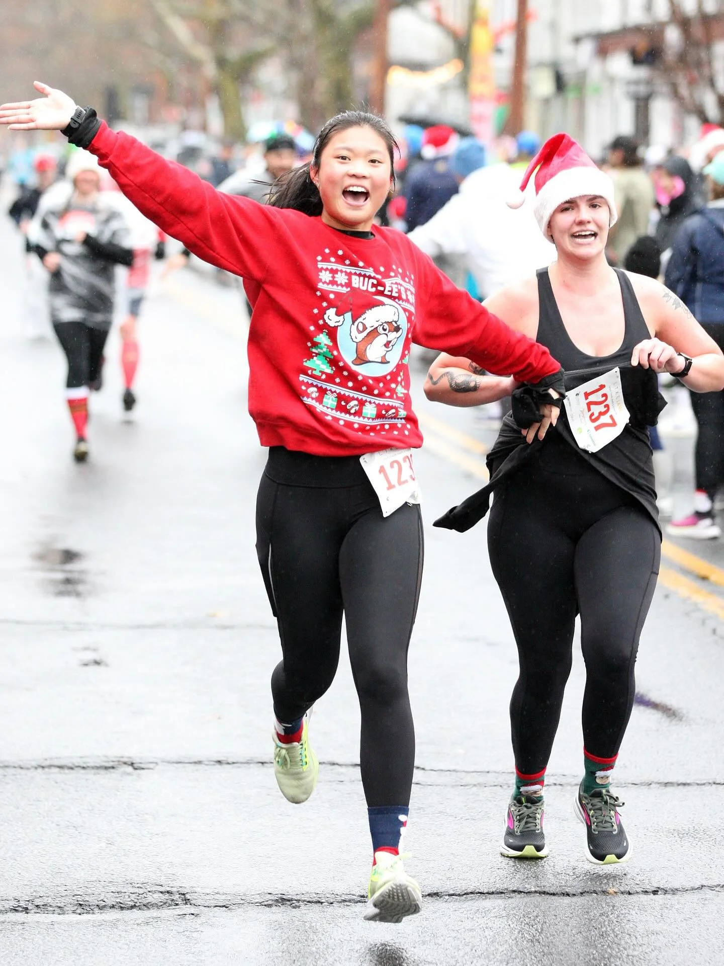 Powered by holiday spirit and pure adrenaline! The Christopher Martin&rsquo;s Christmas Race less than 2 weeks away!
@lynchtraubkeefeerrante #christmasrun #5K #newhaven #sleighallday #FaLaLaFast #santa